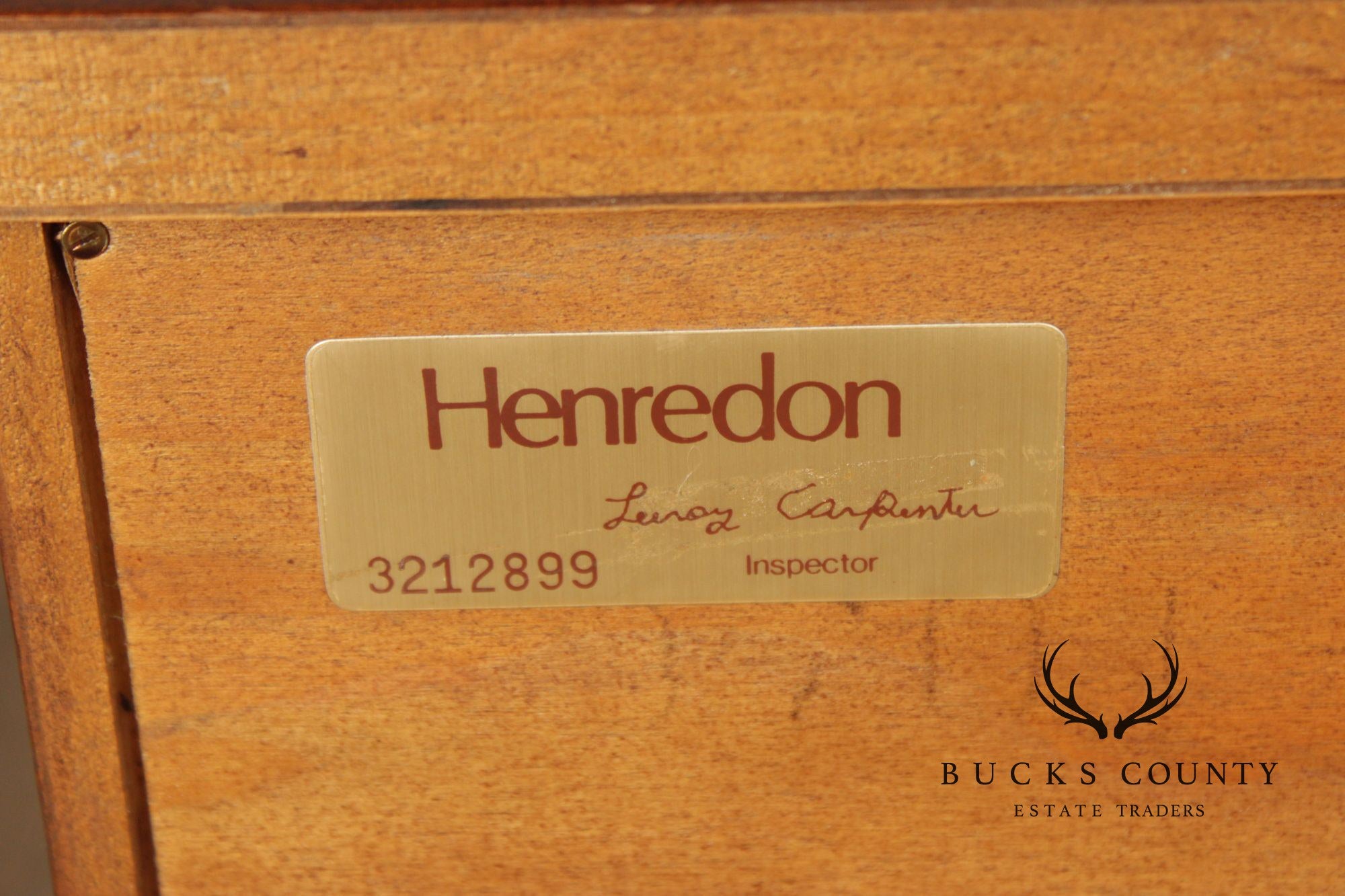 Henredon Aston Court Georgian Style Pair Bowfront Three-Drawer Chest Nightstands