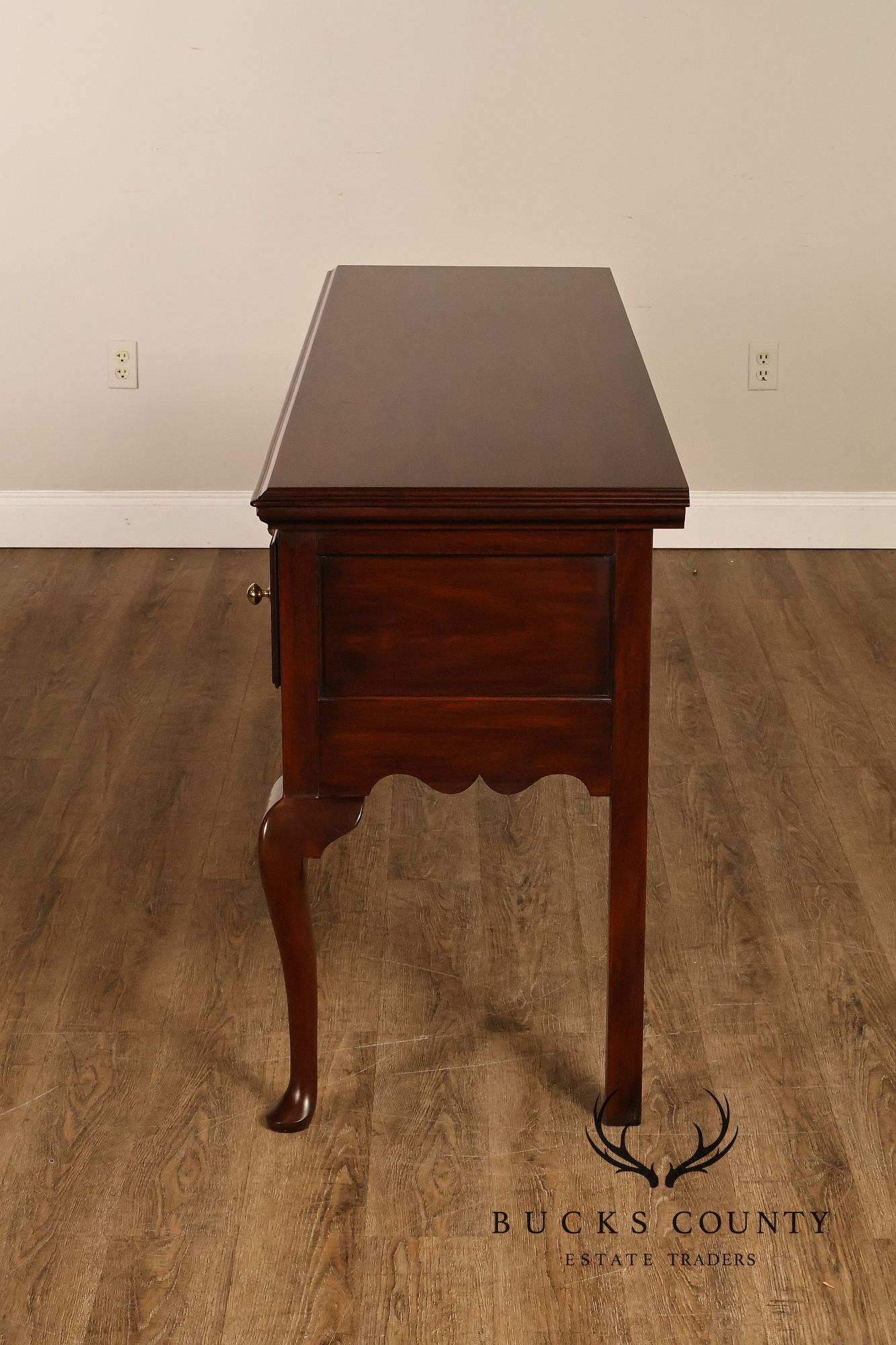 Henkel Harris Queen Anne Banded Mahogany Hunt Board