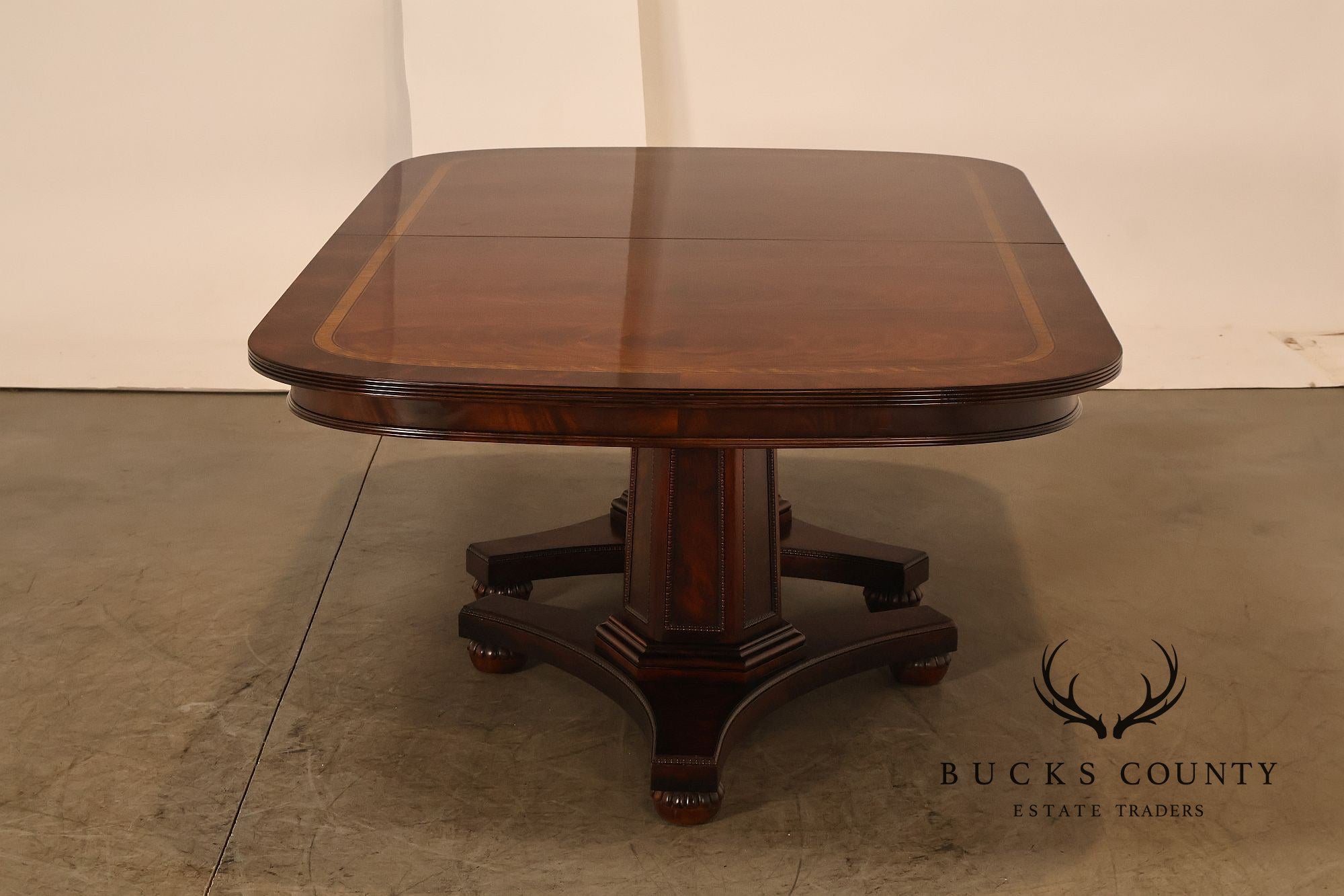 Henredon Historic Natchez Collection Mahogany Extendable Dining Table