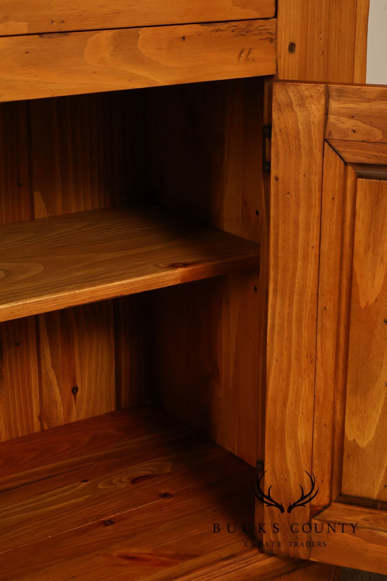 Ethan Allen Country Crossings Pine Set Back Hutch
