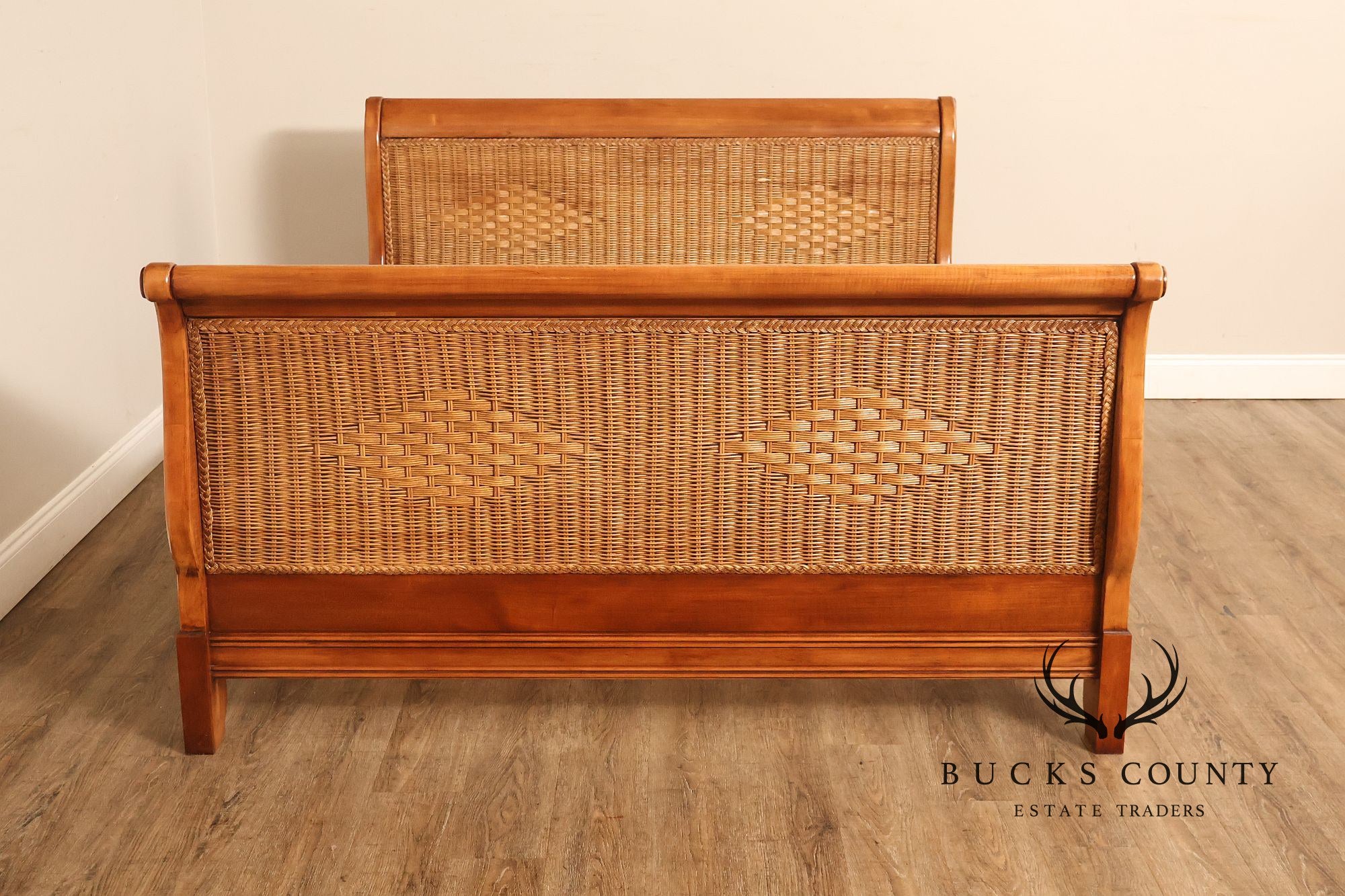 Lexington Cherry And Wicker Queen Sleigh Bed