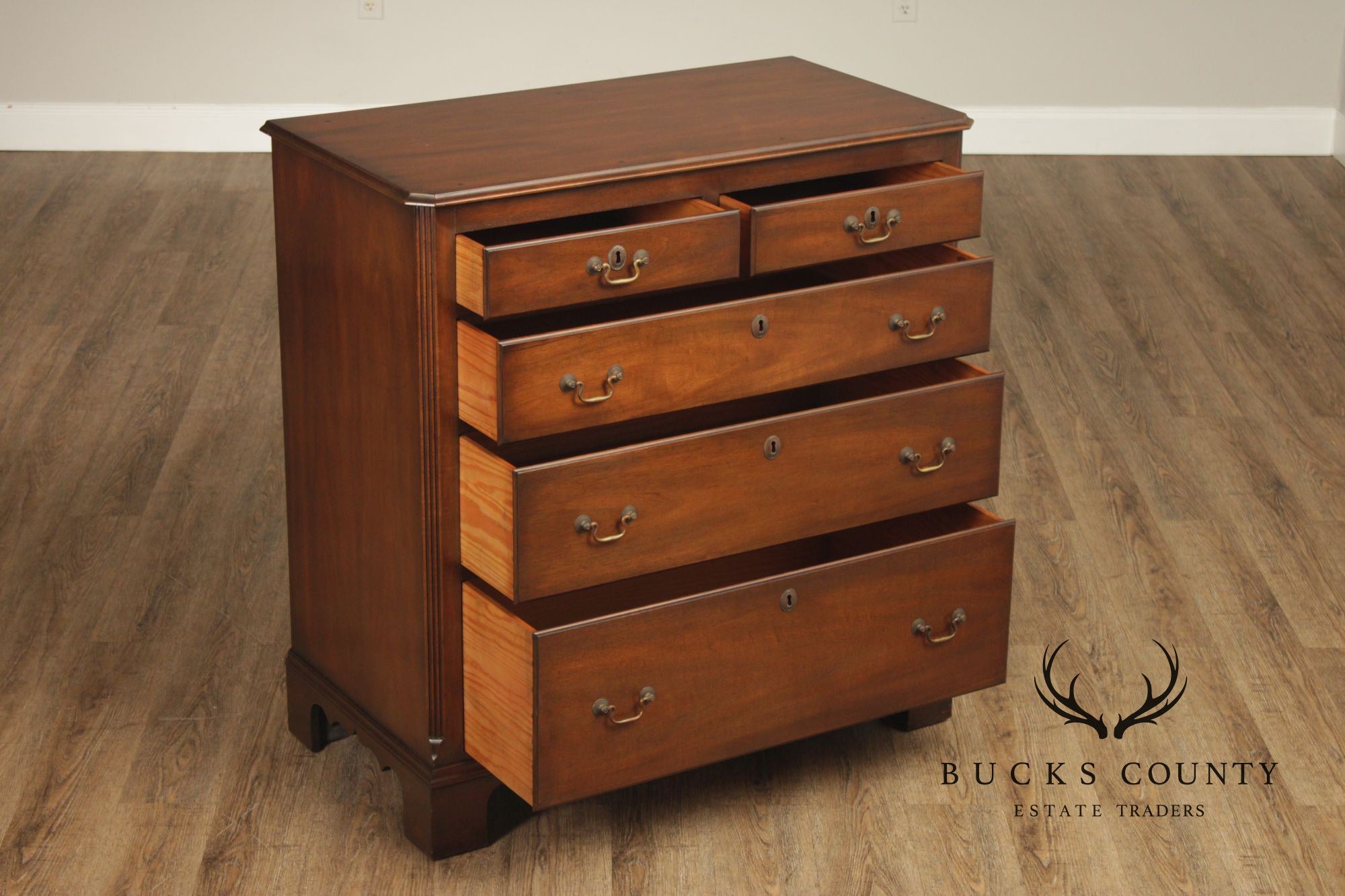 Kittinger Georgian Style Colonial Williamsburg Mahogany Chest Of Drawers