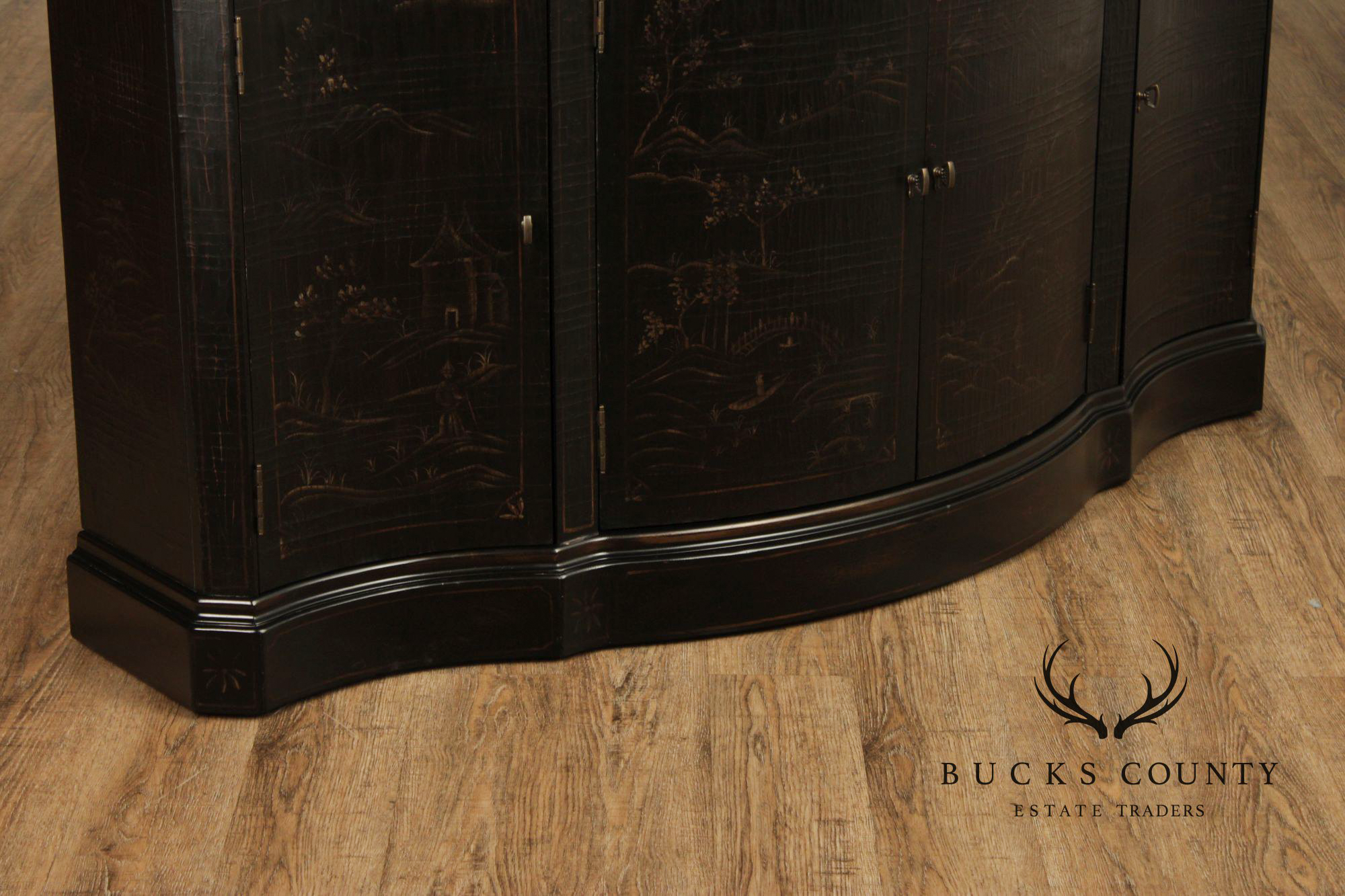 Ethan Allen Vivianne Serpentine Console Cabinet With Chinoiserie Decoration