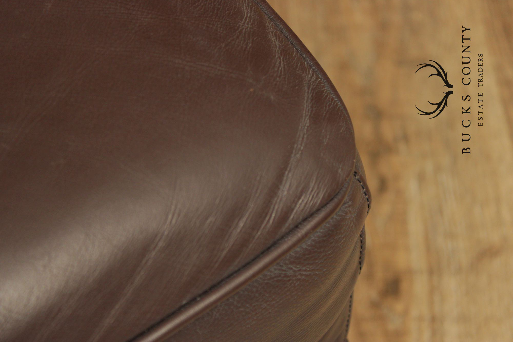 Contemporary Pair Of Brown Leather Upholstered Slipper Lounge Chairs