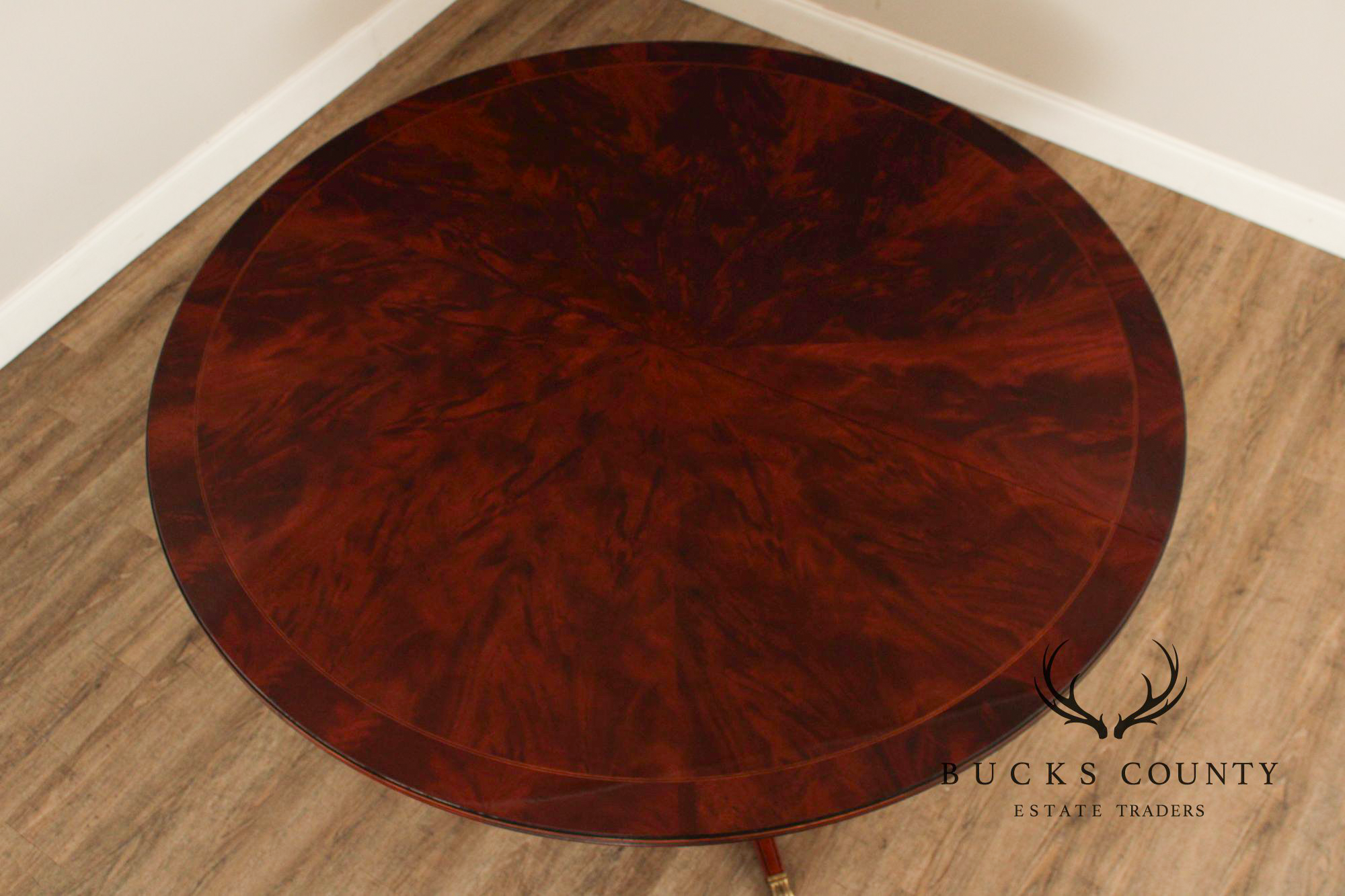 Henredon Round Expandable Flame Mahogany Pedestal Dining Table