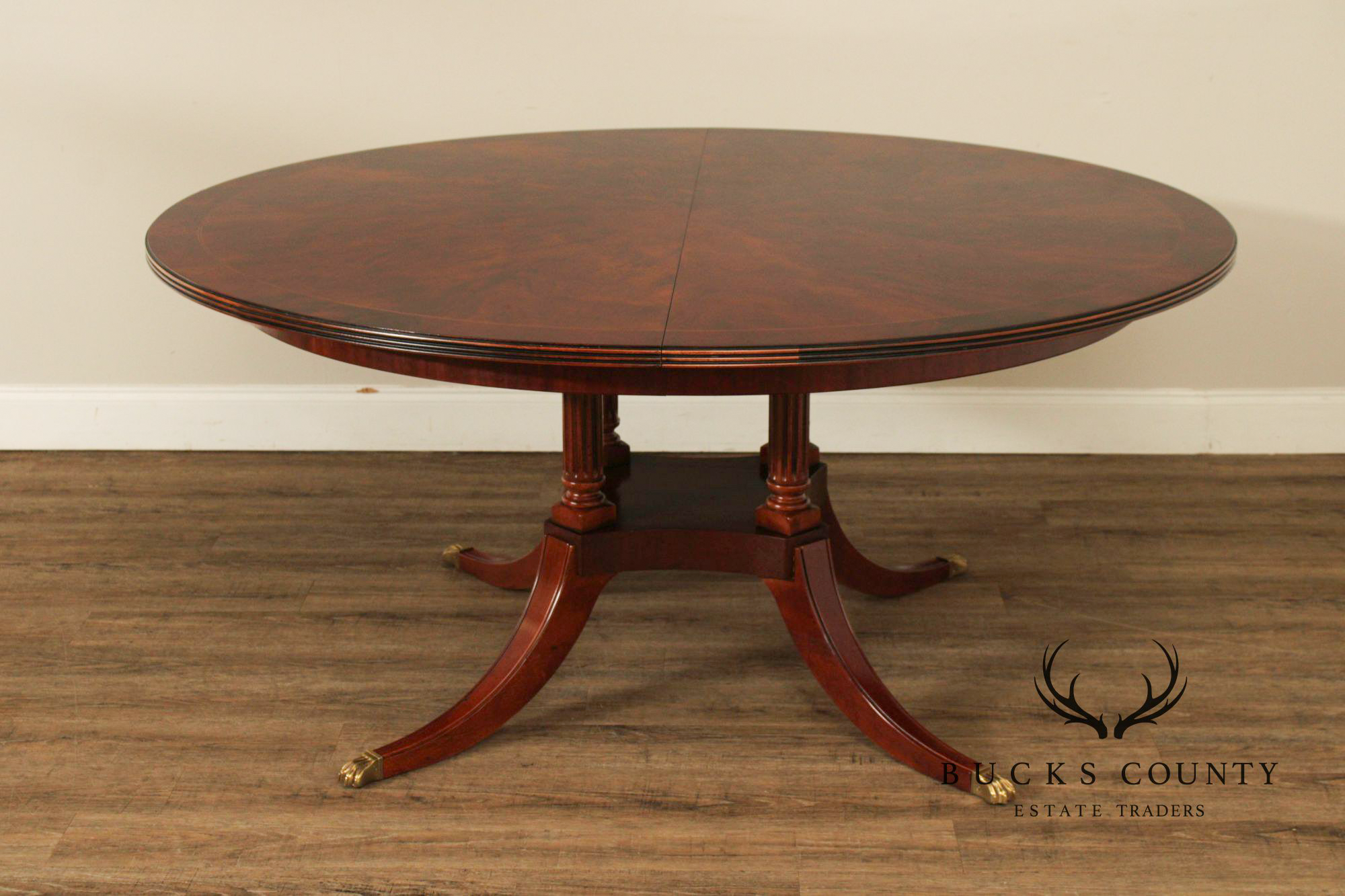 Henredon Round Expandable Flame Mahogany Pedestal Dining Table