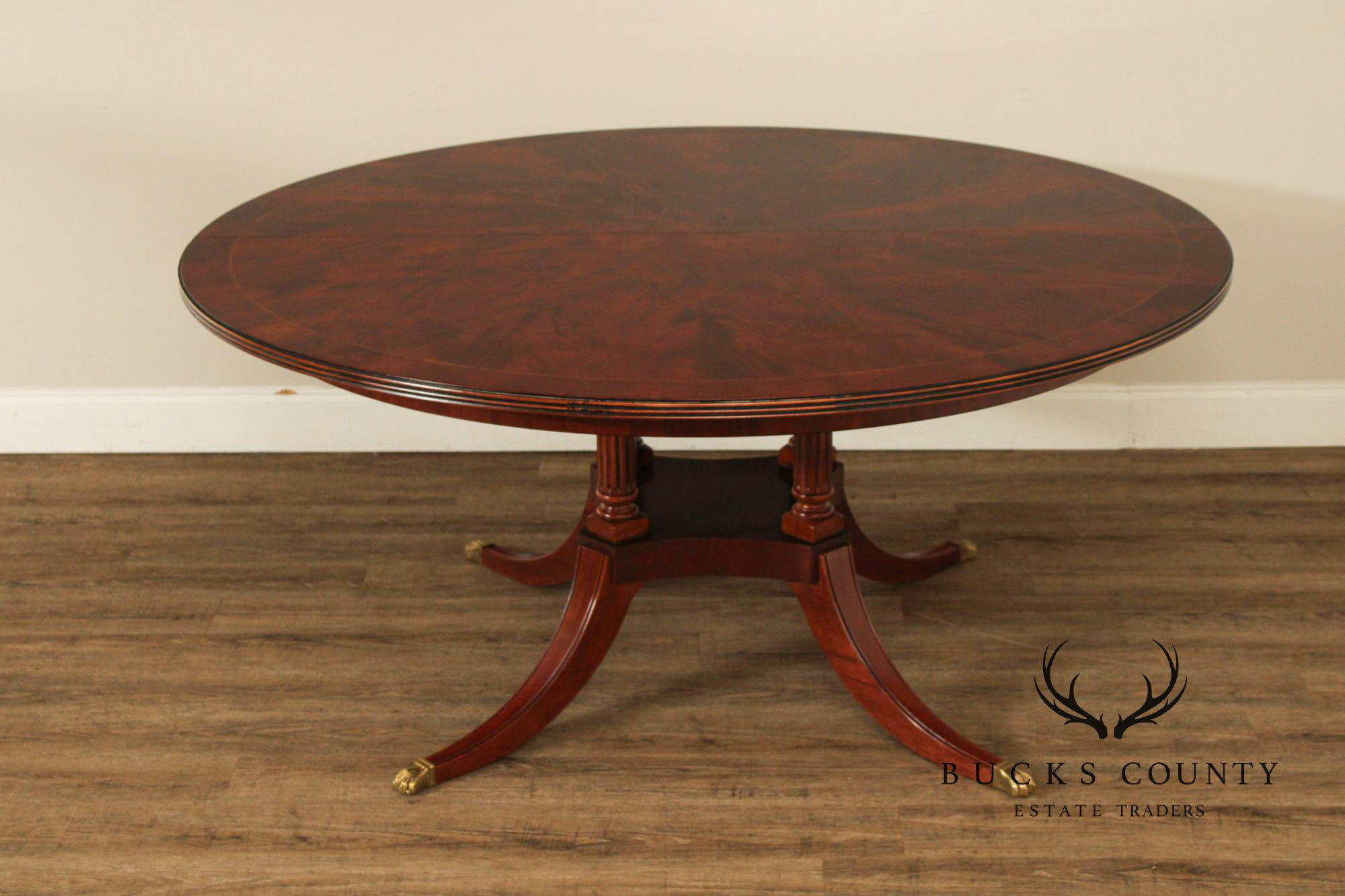 Henredon Round Expandable Flame Mahogany Pedestal Dining Table