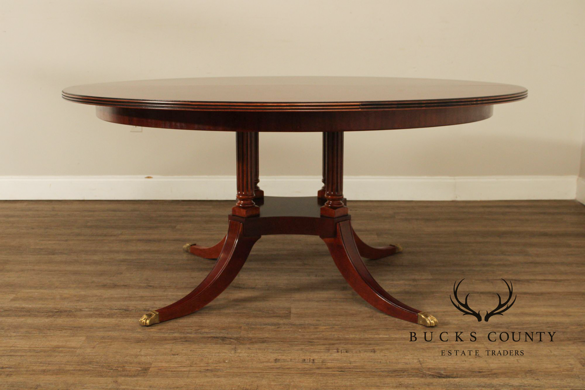 Henredon Round Expandable Flame Mahogany Pedestal Dining Table