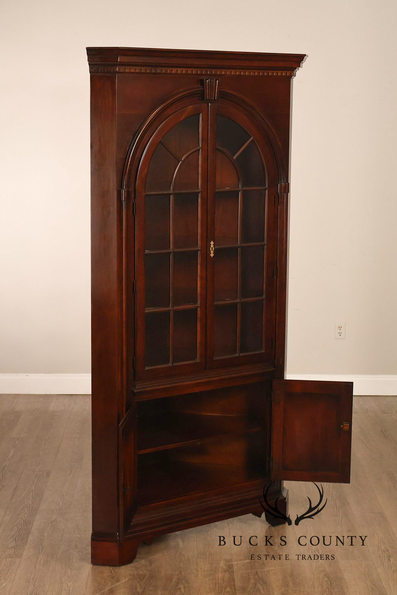 Statton Georgian Style Old Towne Cherry Corner Cabinet