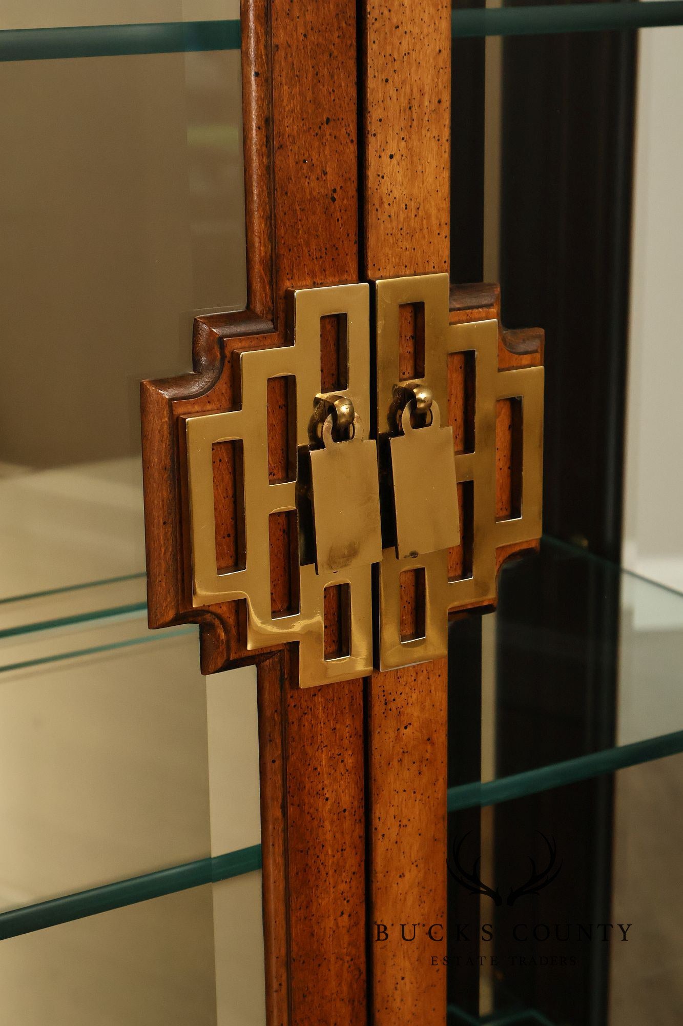 Century Furniture Raymond Sobota Asian Inspired Chin Hua Lighted Glass Curio Cabinet