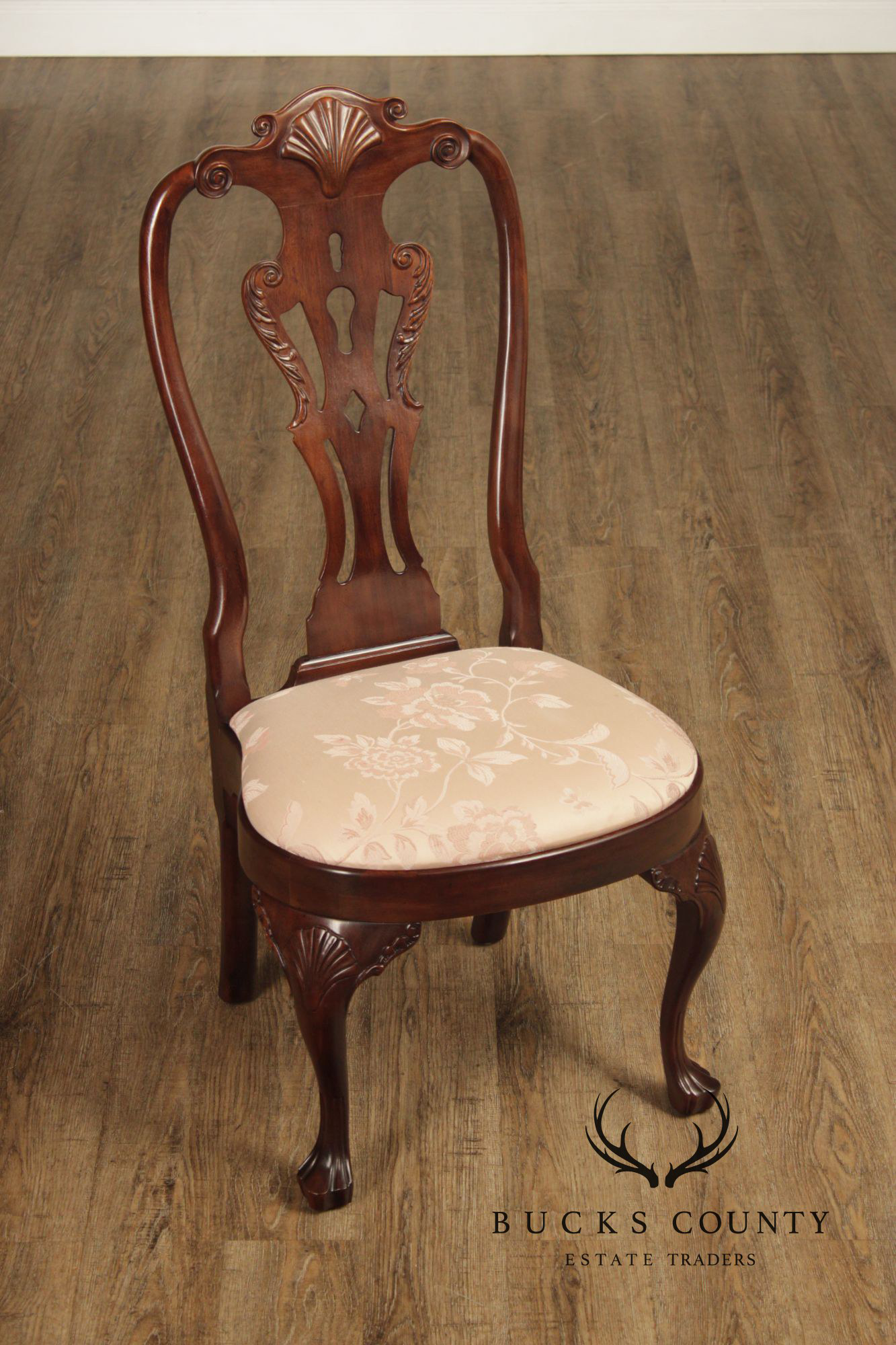 Henredon Rittenhouse Square Collection Queen Anne Style Set of Eight Mahogany Dining Chairs