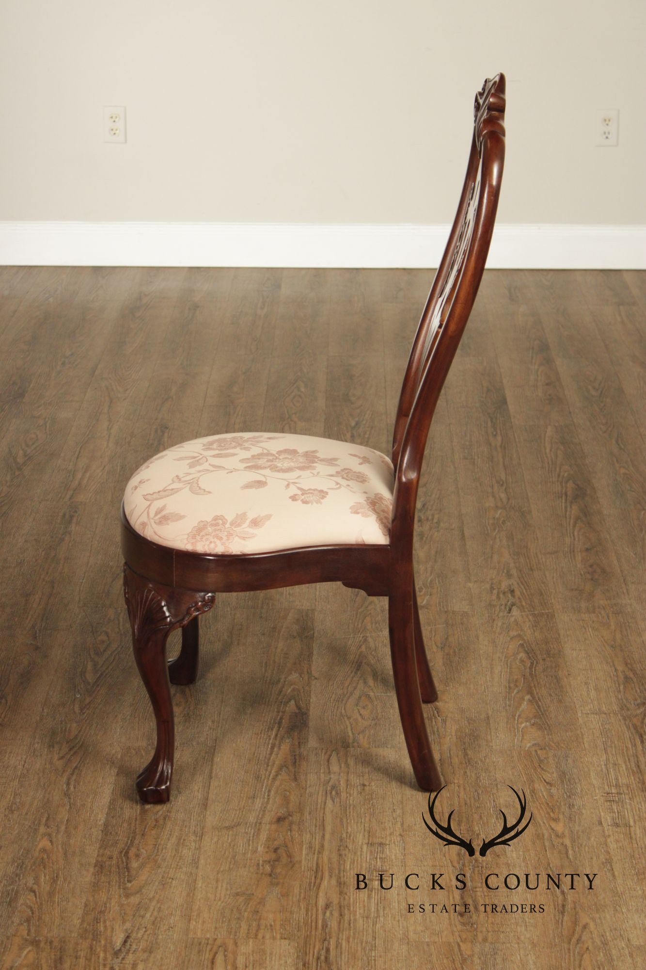 Henredon Rittenhouse Square Collection Queen Anne Style Set of Eight Mahogany Dining Chairs