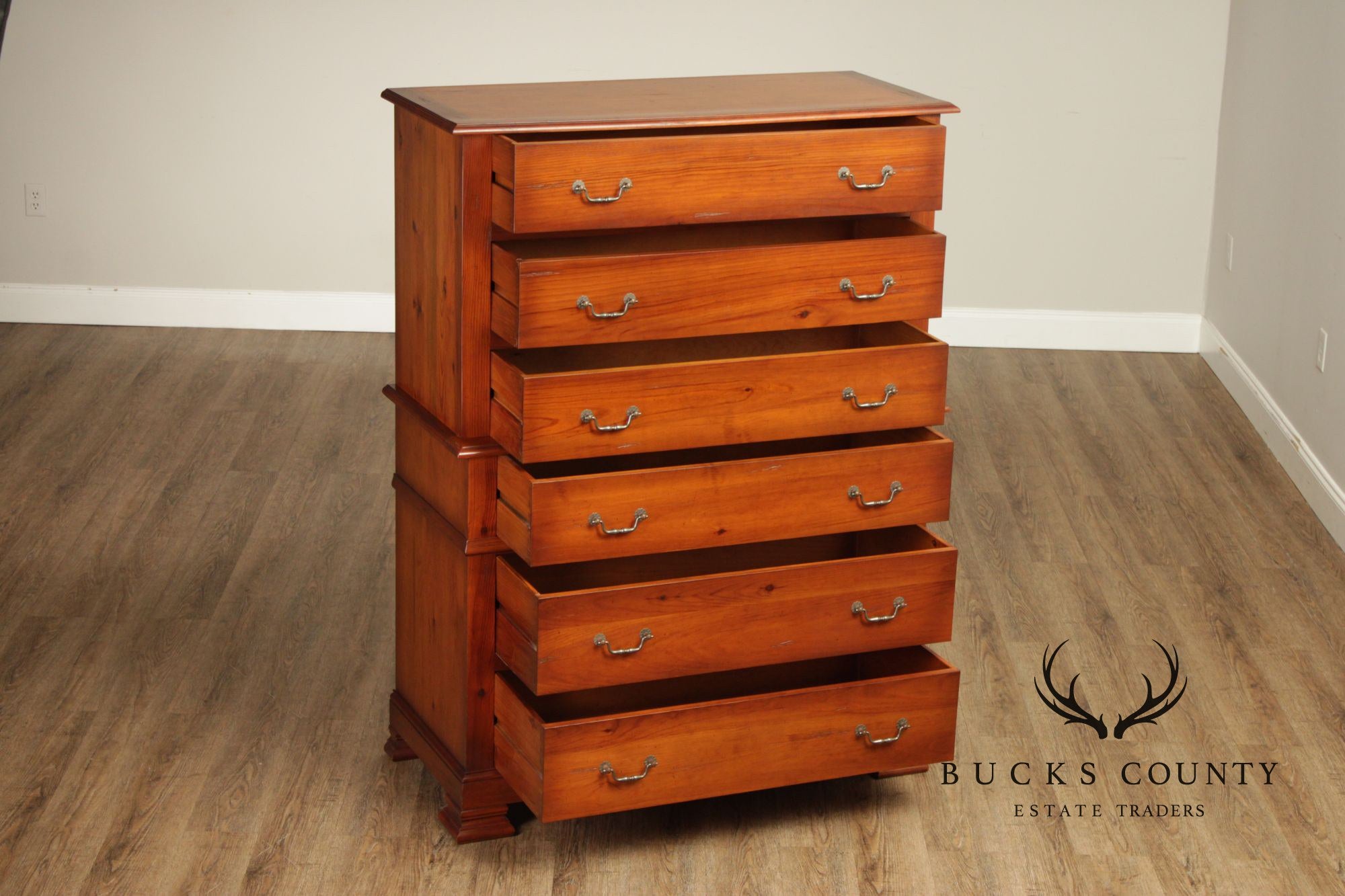 Traditional Pine Chest of Drawers