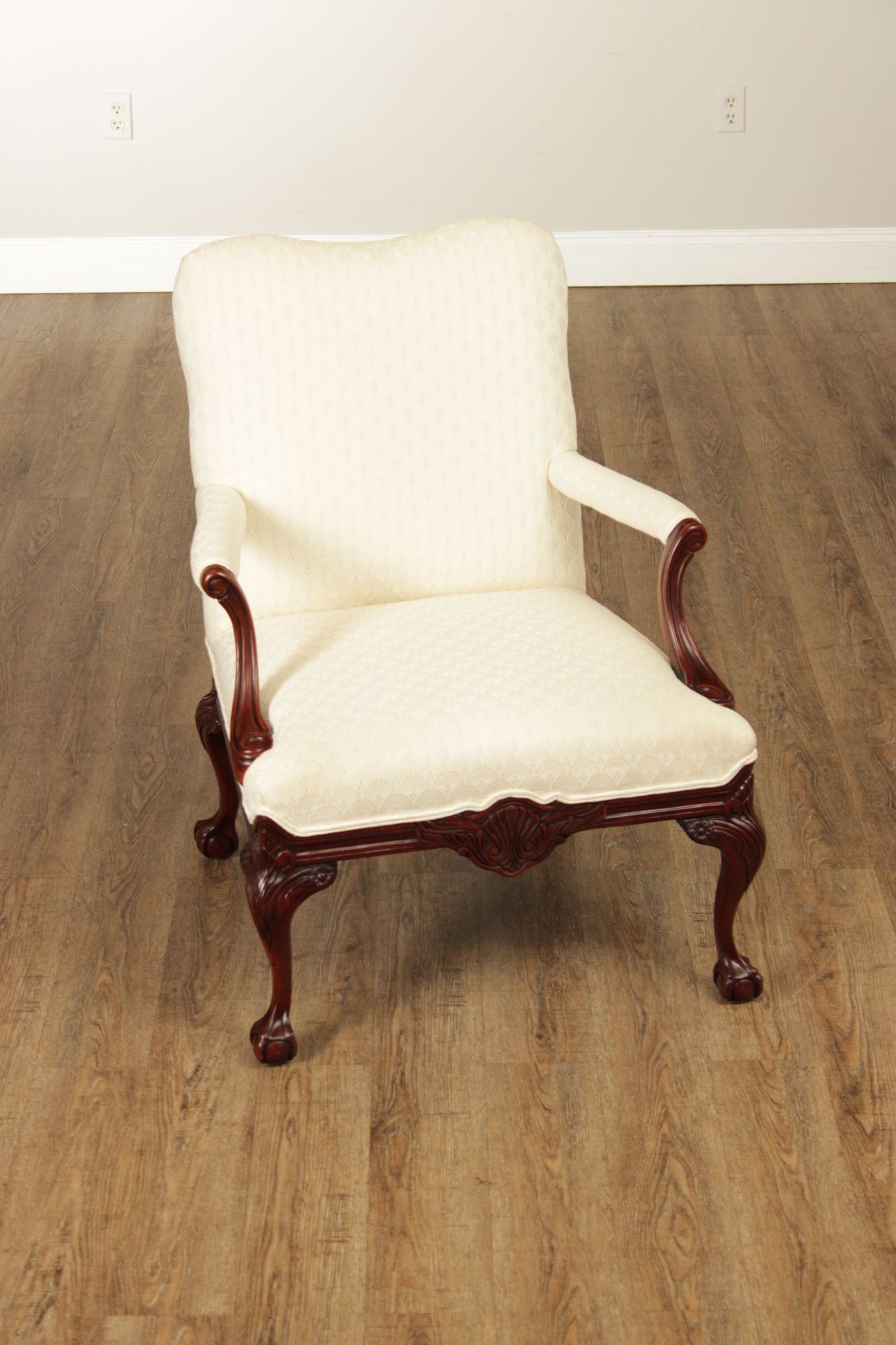 Thomasville Georgian Style Pair of Carved Mahogany Armchairs