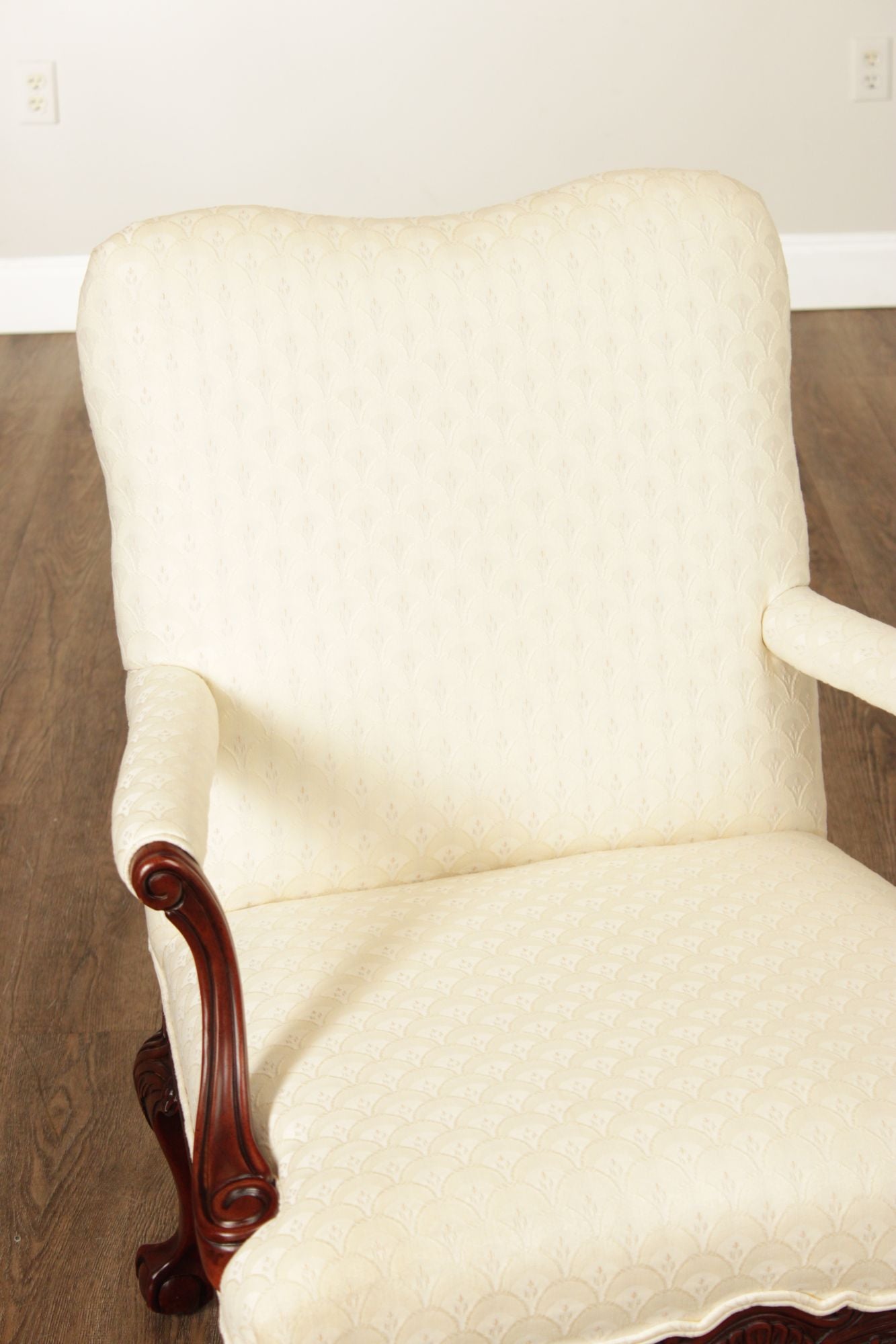 Thomasville Georgian Style Pair of Carved Mahogany Armchairs