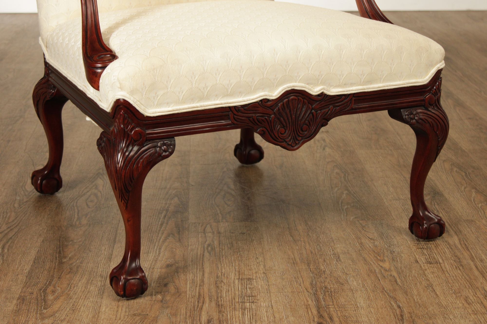 Thomasville Georgian Style Pair of Carved Mahogany Armchairs