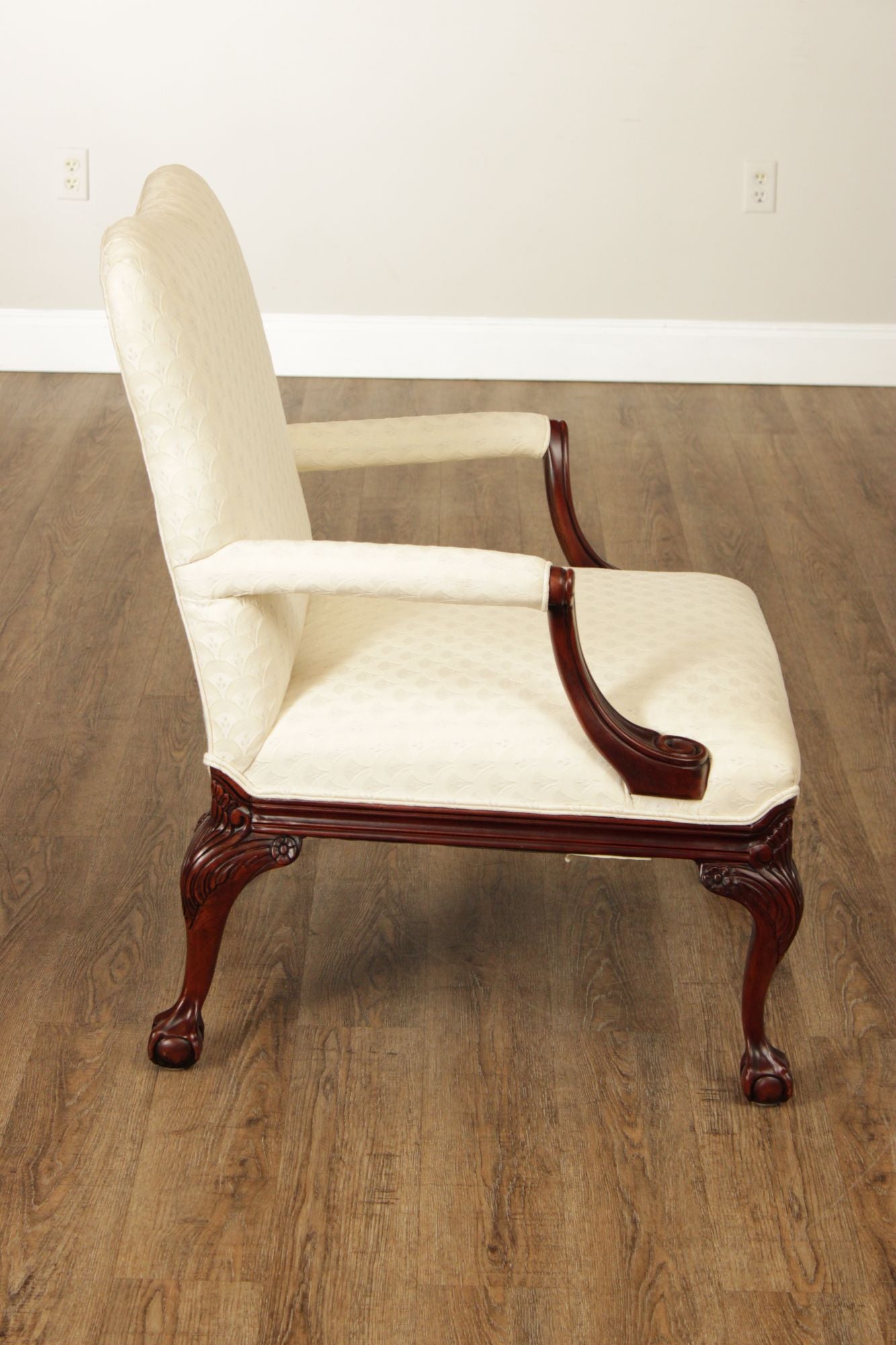 Thomasville Georgian Style Pair of Carved Mahogany Armchairs