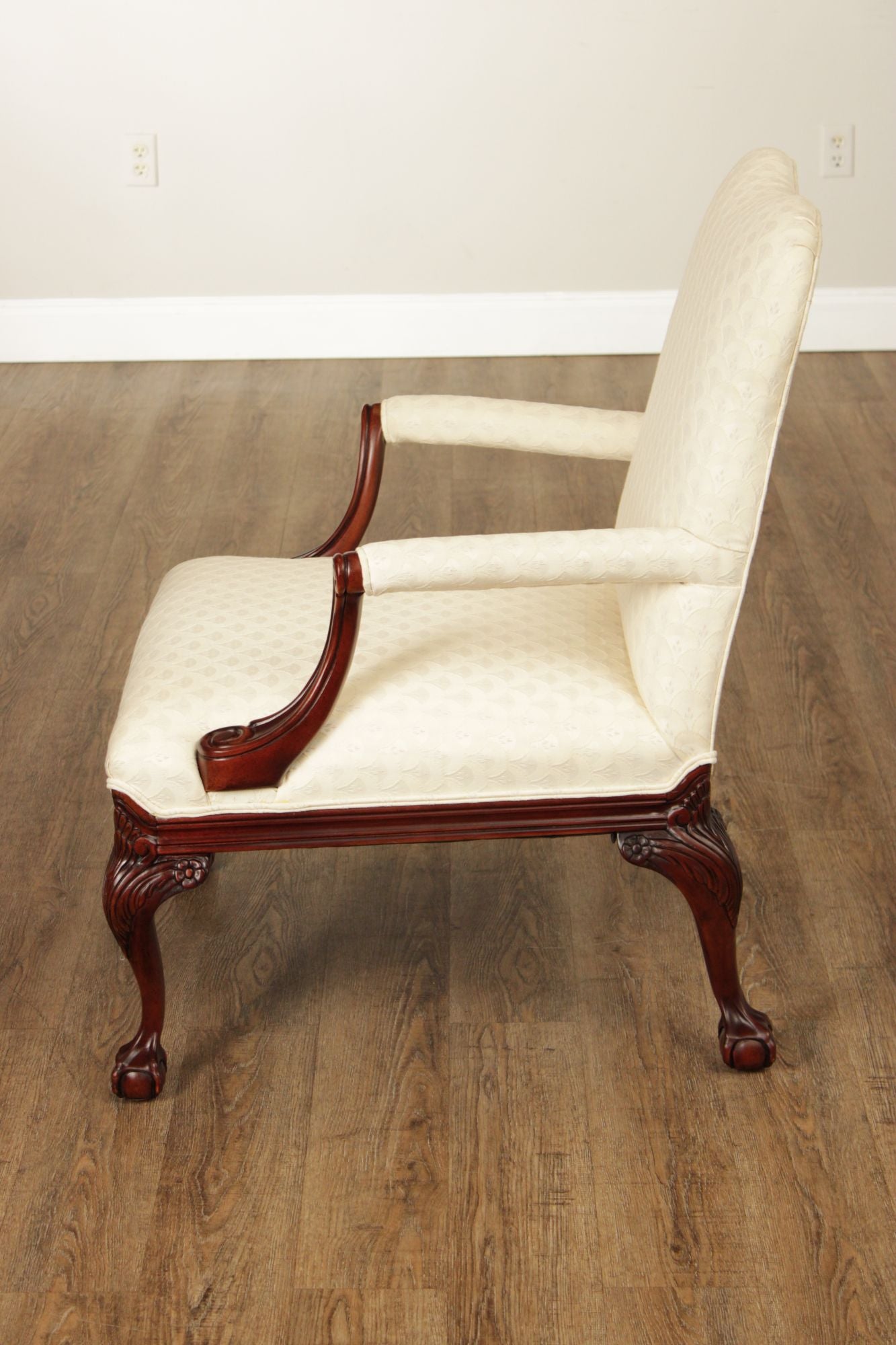 Thomasville Georgian Style Pair of Carved Mahogany Armchairs