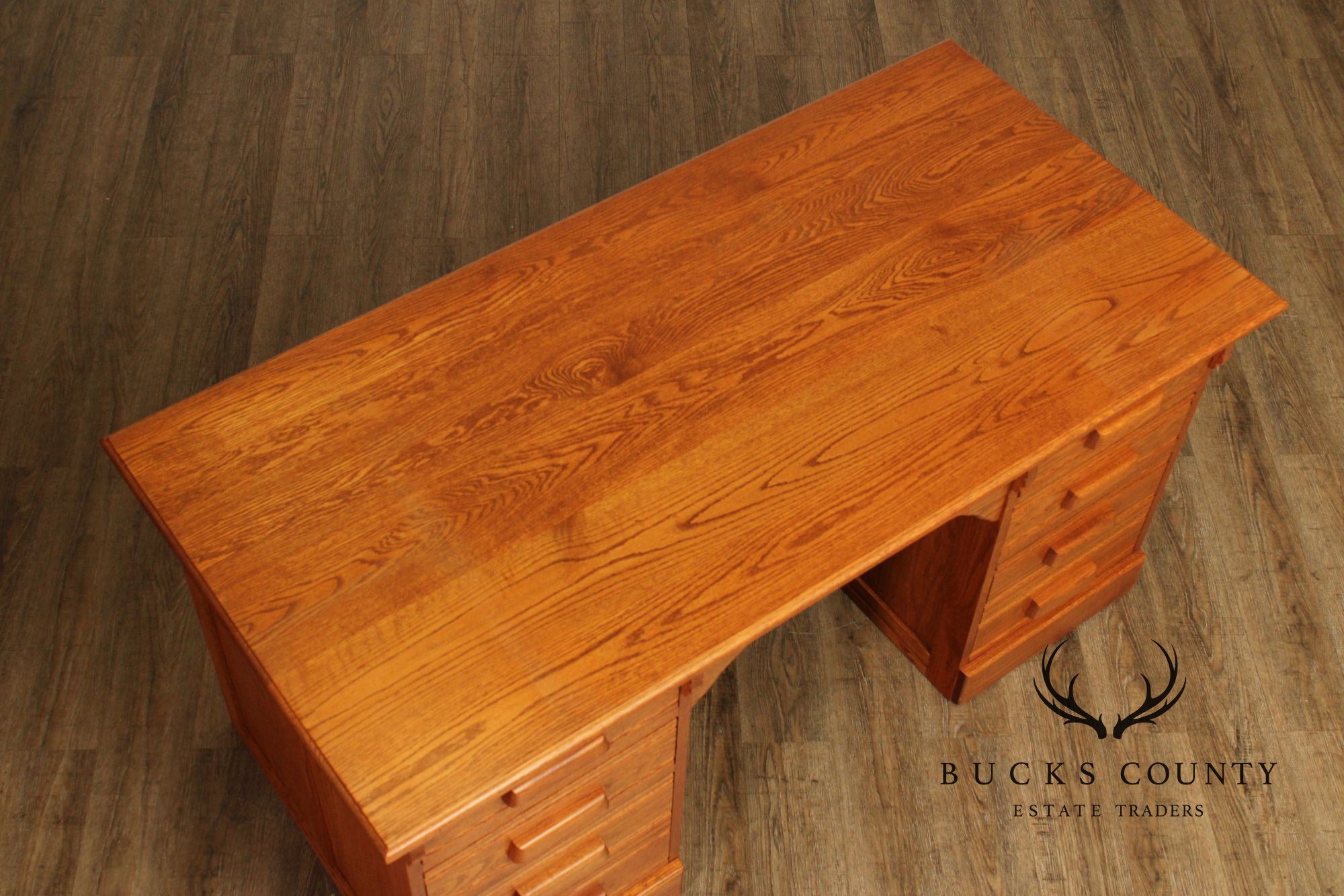 Custom Quality Traditional Solid Oak Kneehole Desk