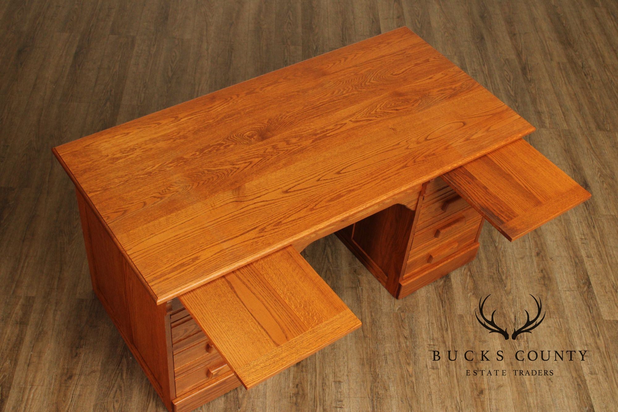 Custom Quality Traditional Solid Oak Kneehole Desk