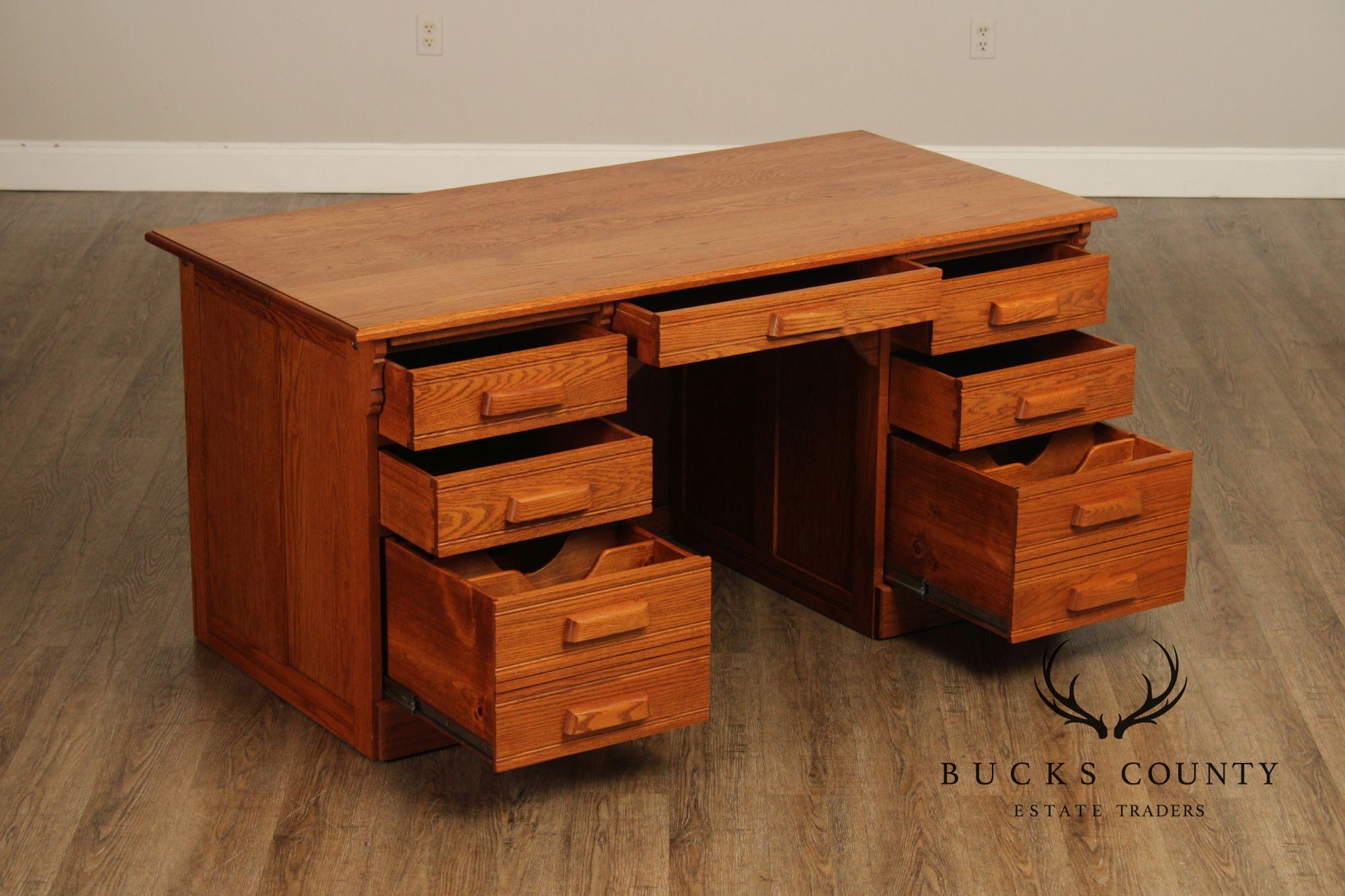 Custom Quality Traditional Solid Oak Kneehole Desk