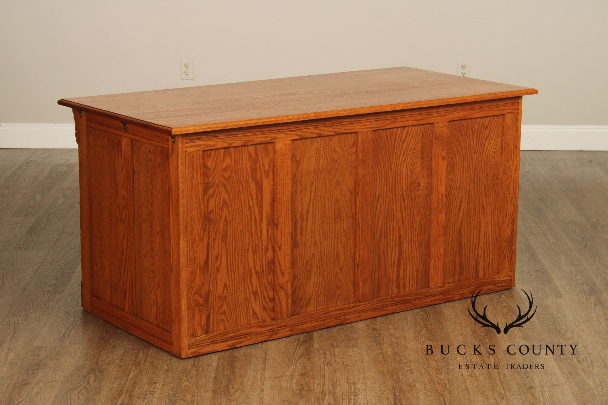 Custom Quality Traditional Solid Oak Kneehole Desk