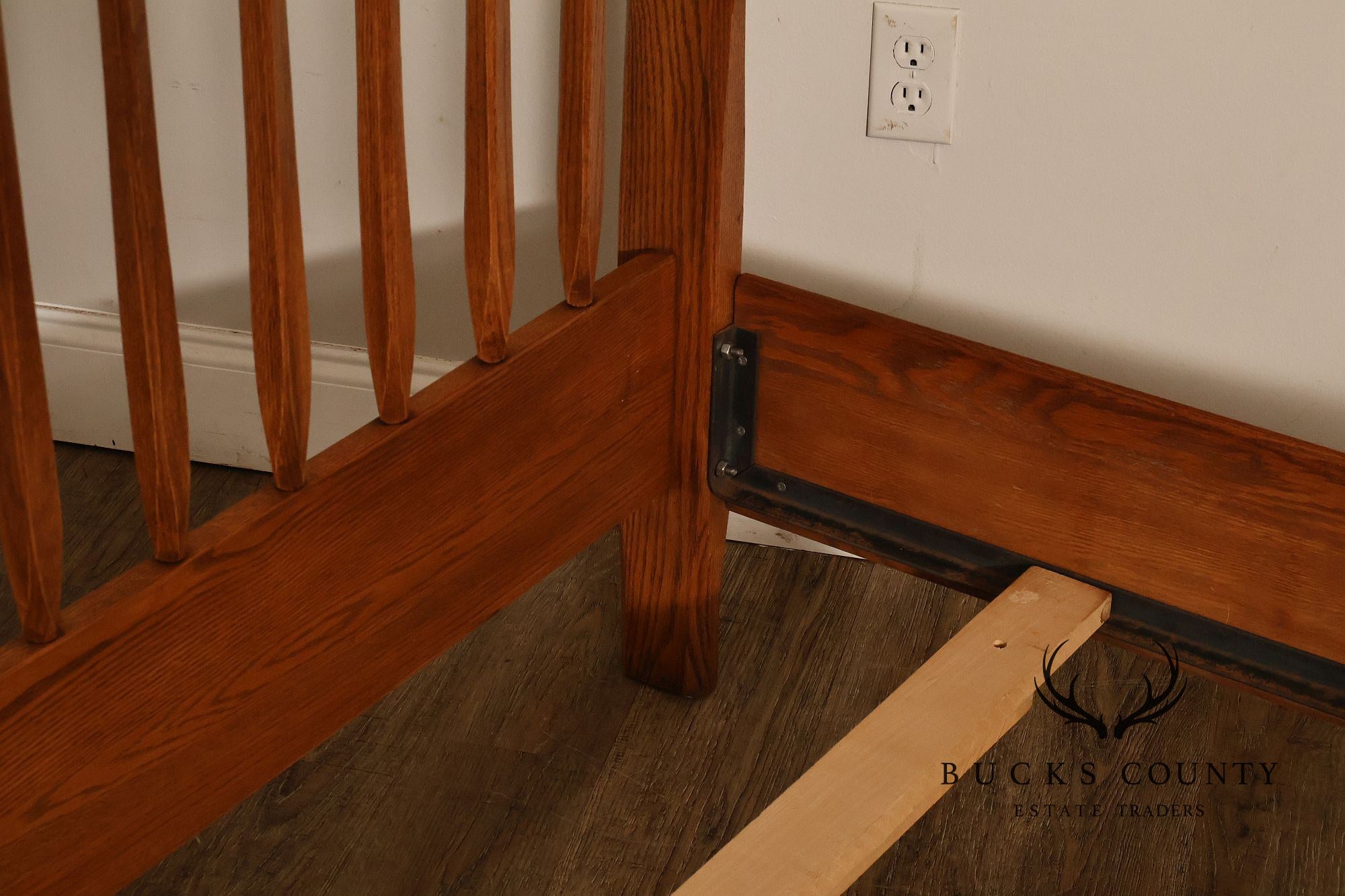 Hunt Country Furniture Windsor Style Oak King Size Bed