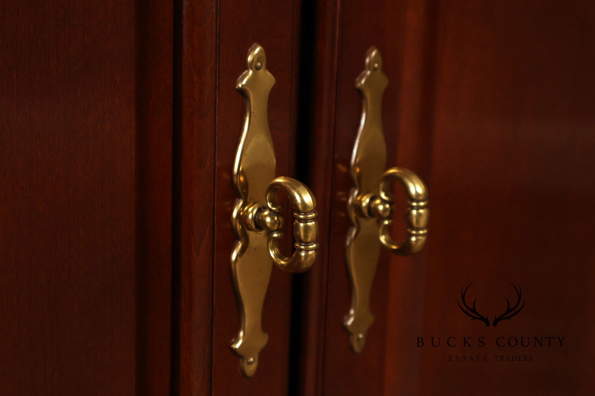 Thomasville 'Collectors Cherry' Triple Dresser with Tri-Fold Mirror