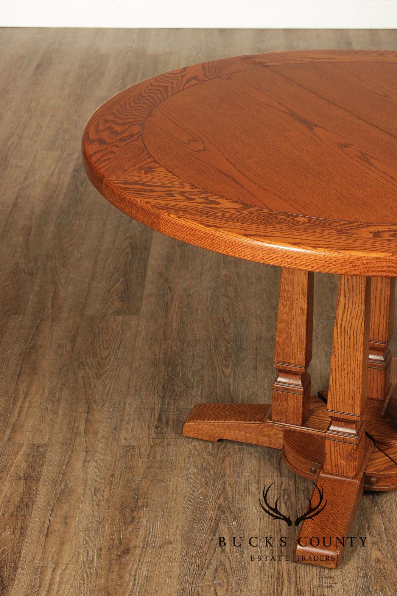 Romweber Round Viking Oak Expandable Dining Table With Four Leaves