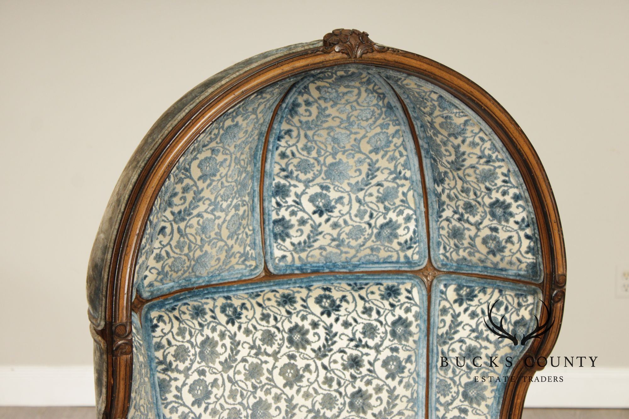 French Louis XV Style Carved Frame Porter's Chair