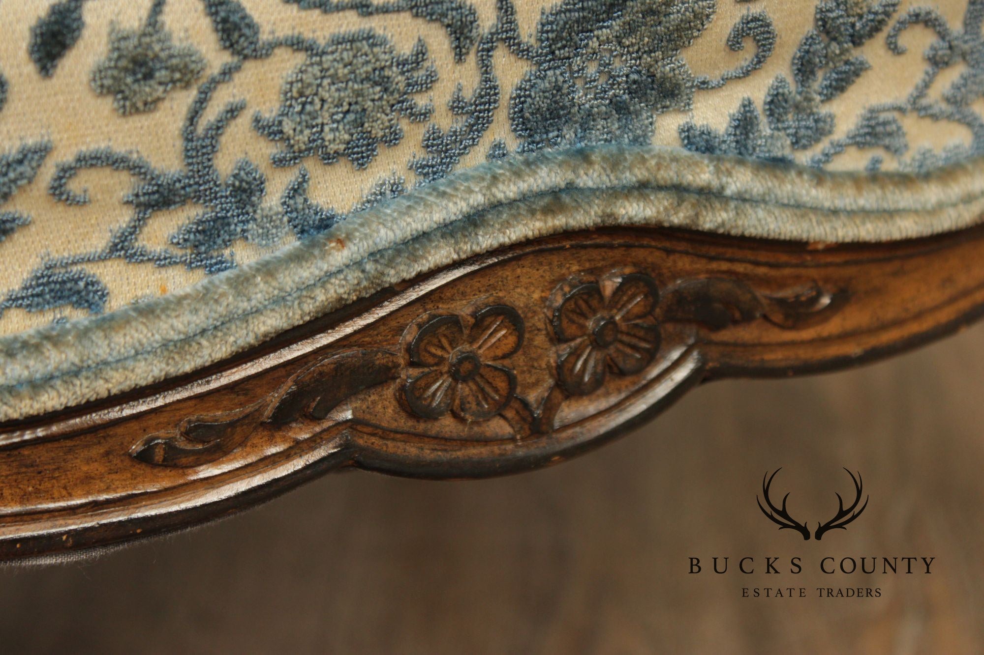 French Louis XV Style Carved Frame Porter's Chair