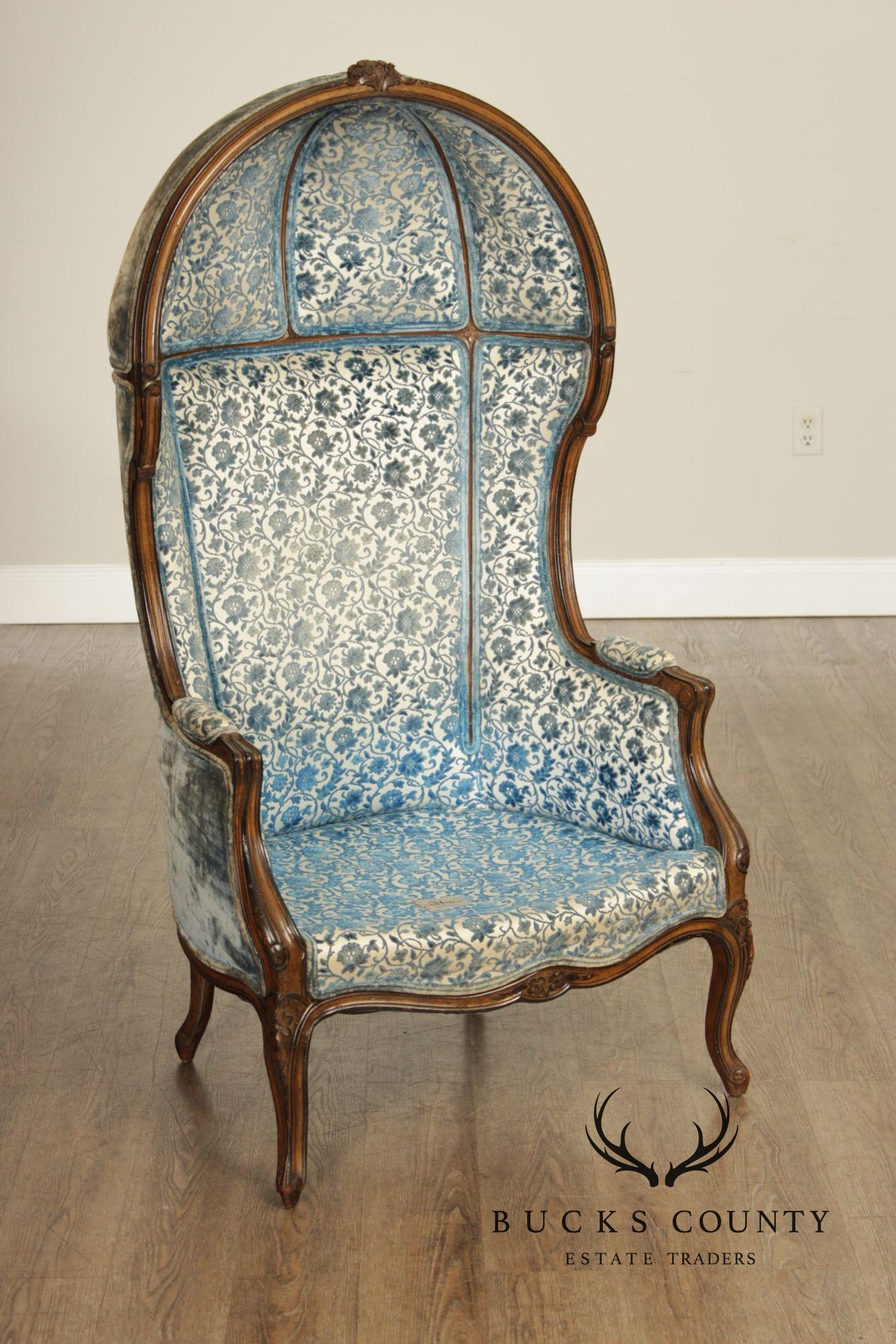 French Louis XV Style Carved Frame Porter's Chair