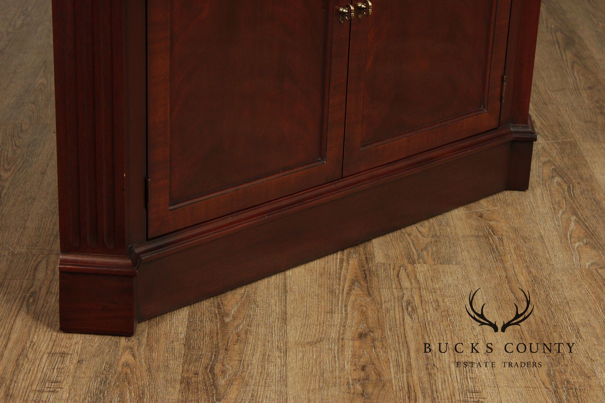 Ethan Allen Georgian Style Mahogany Lighted Corner Cabinet