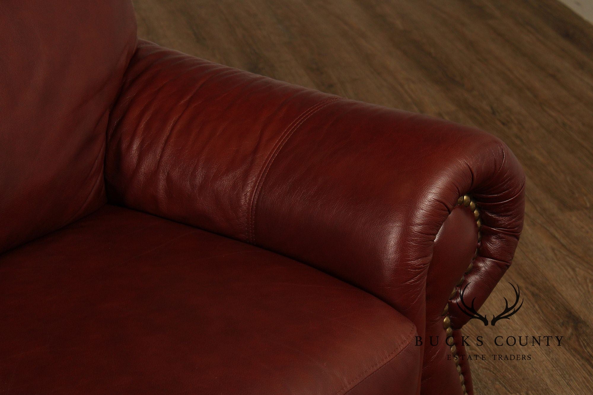Traditional Leather Loveseat