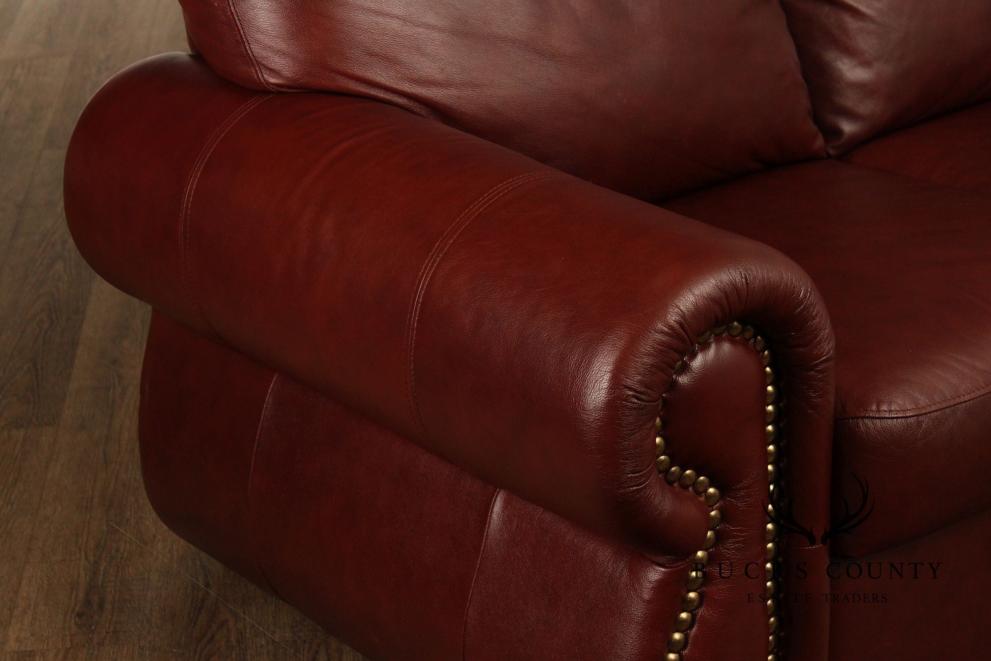 Traditional Leather Loveseat