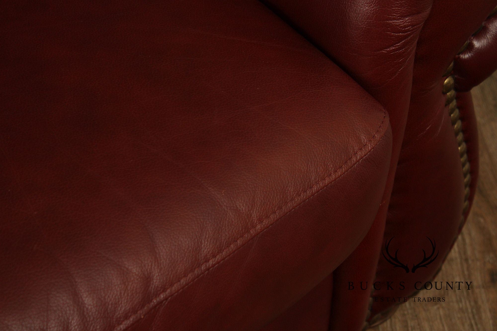 Traditional Leather Loveseat