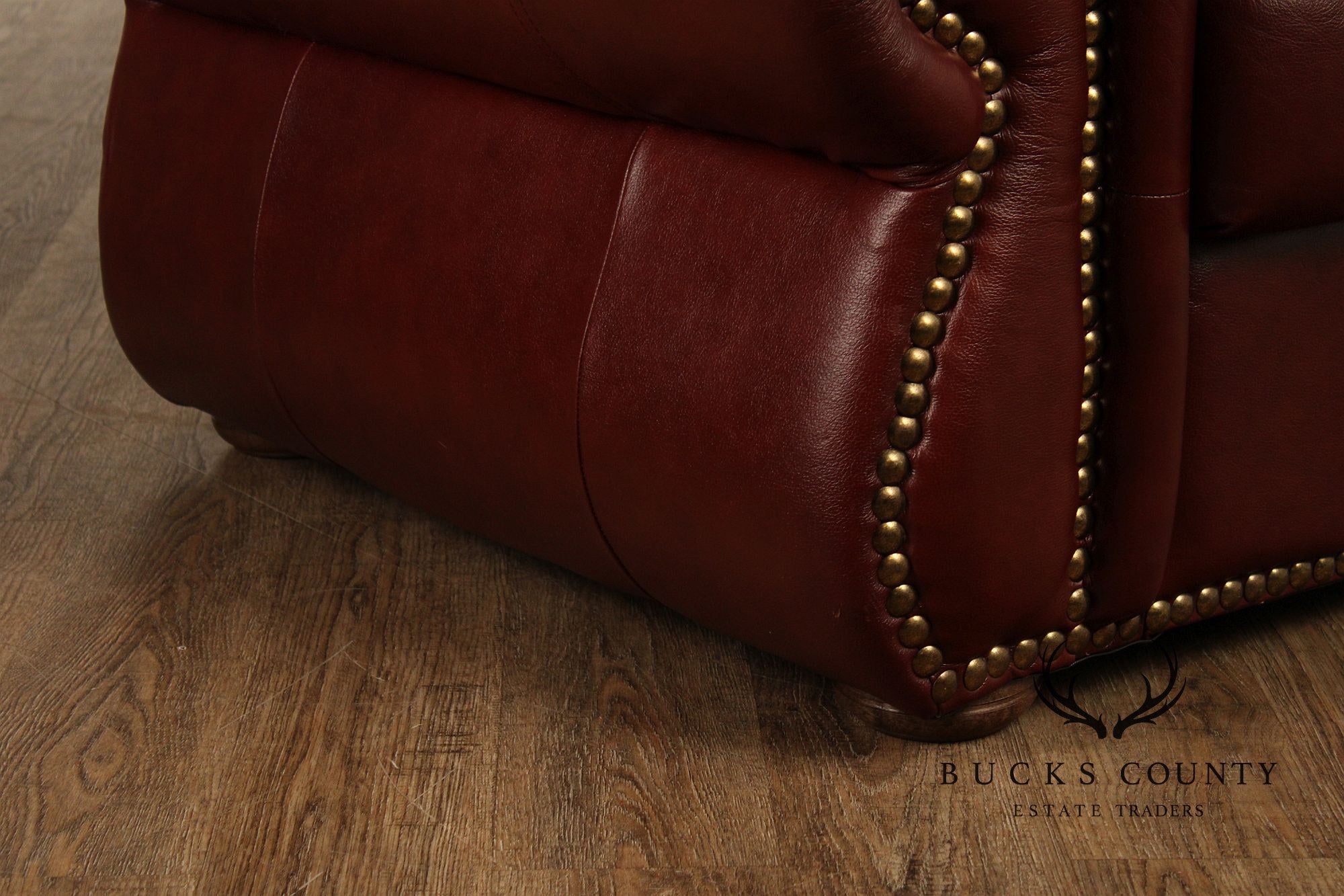 Traditional Leather Loveseat