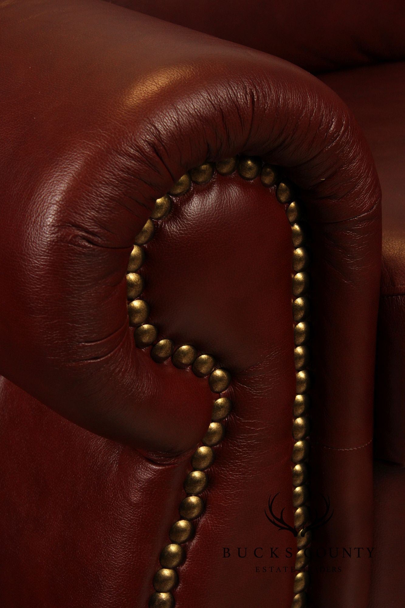 Traditional Leather Loveseat