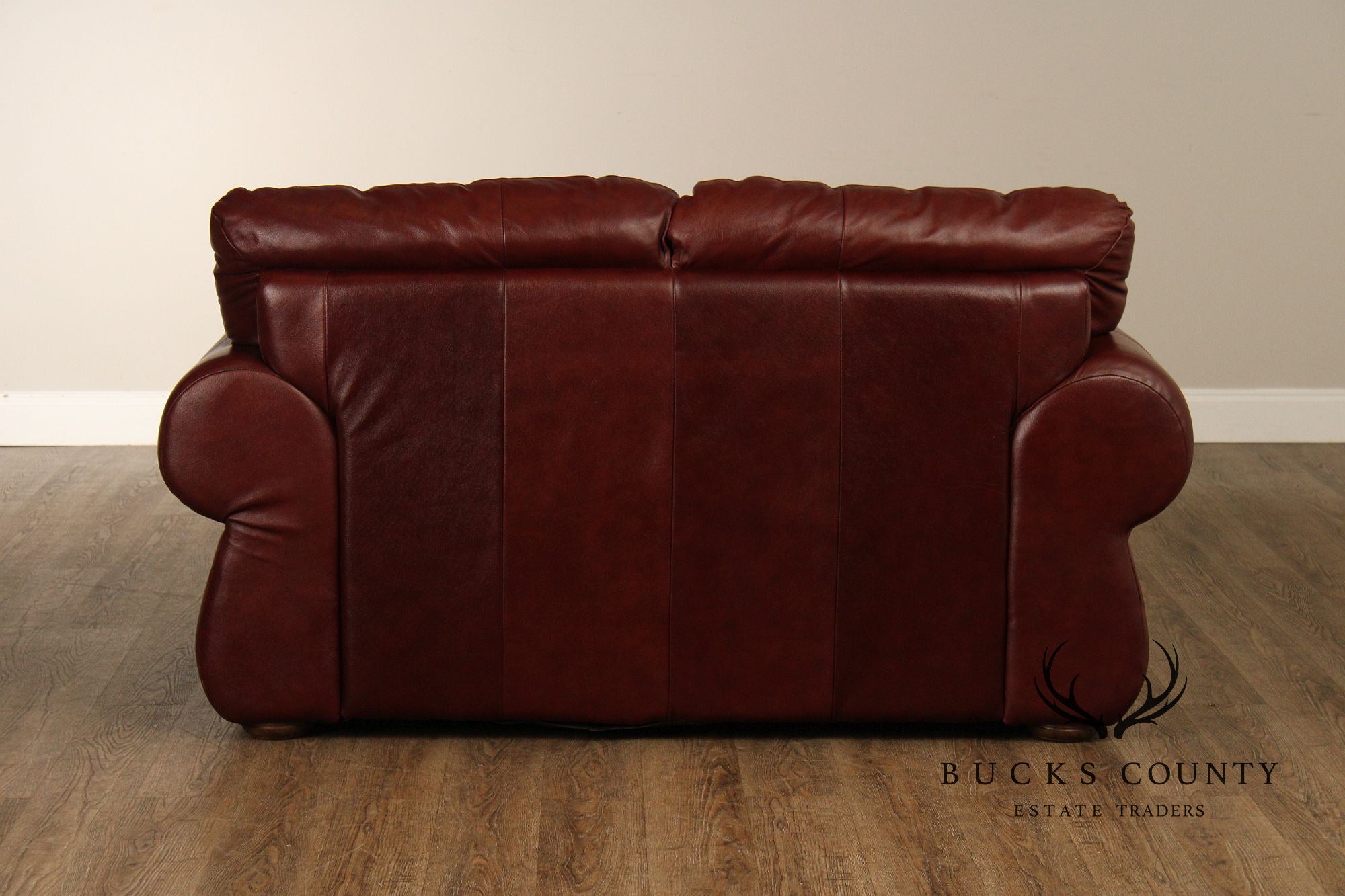Traditional Leather Loveseat