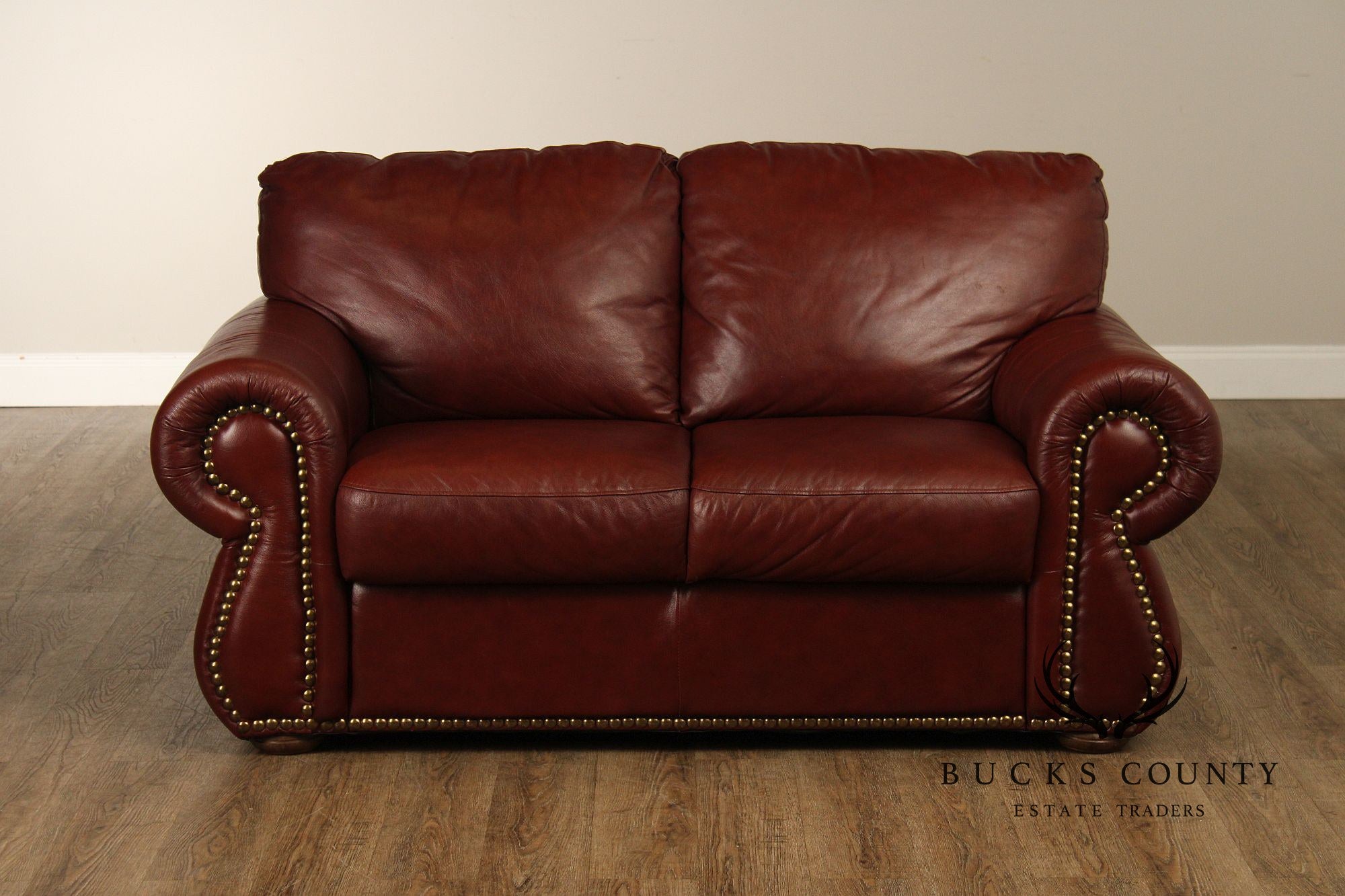 Traditional Leather Loveseat