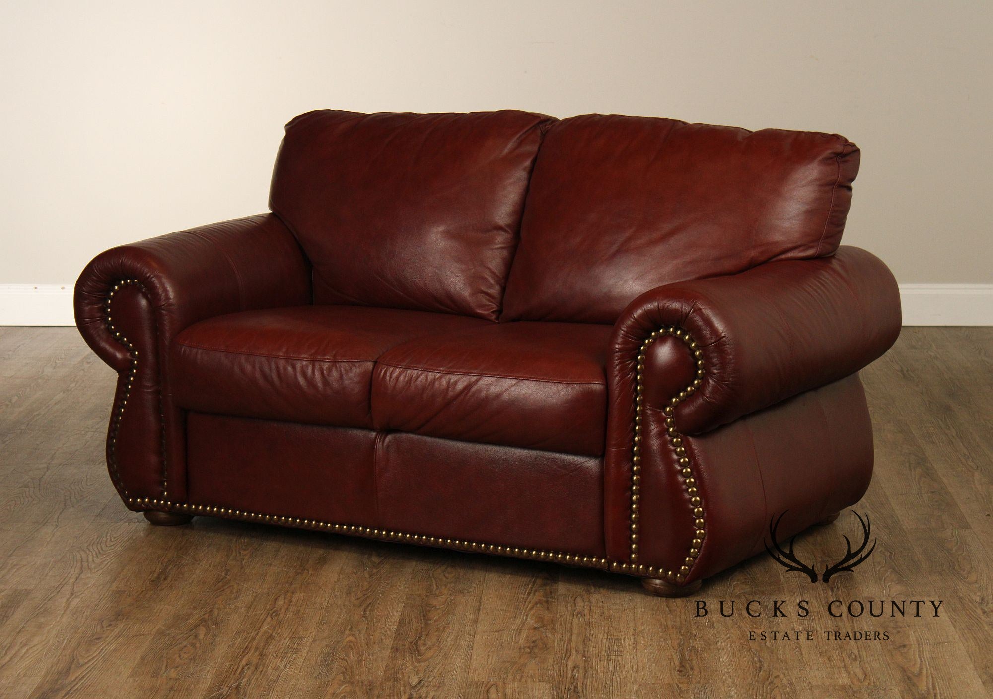 Traditional Leather Loveseat