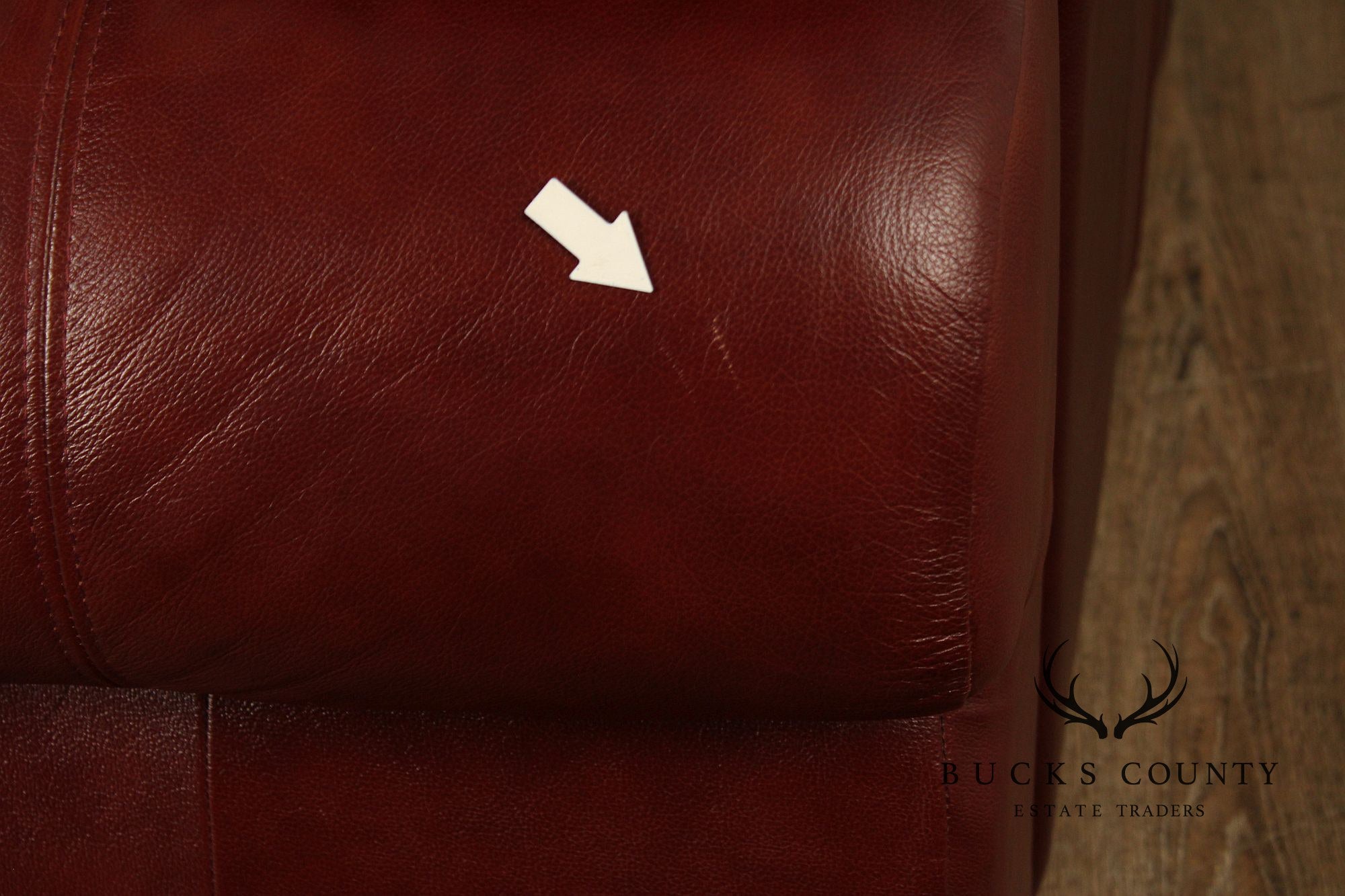 Traditional Leather Loveseat