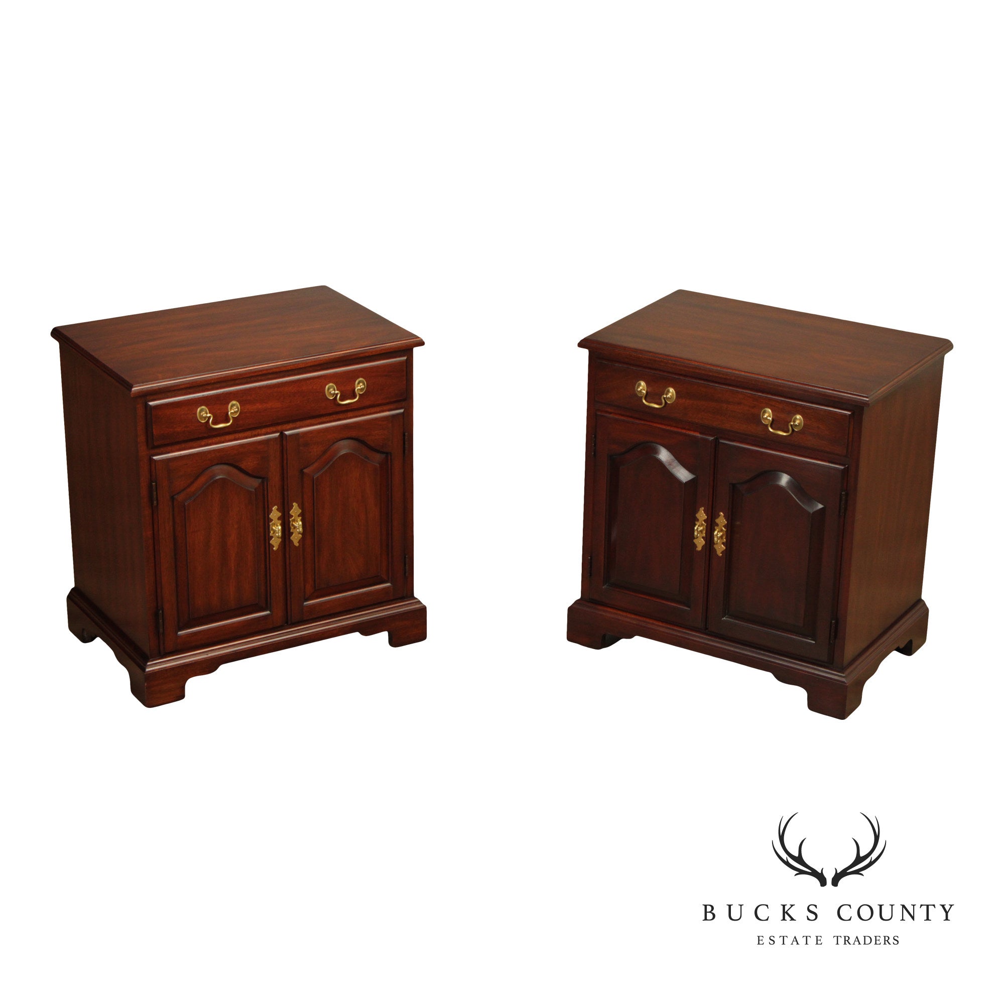 Henkel Harris Virginia Galleries Pair Of Traditional Mahogany Nightstands
