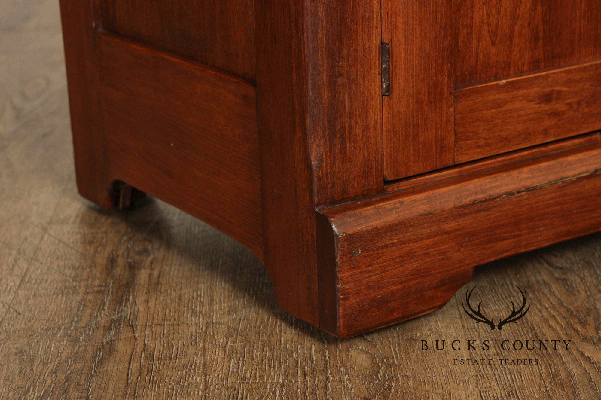 Antique American Cottage Washstand With Drawer And Cabinet Storage