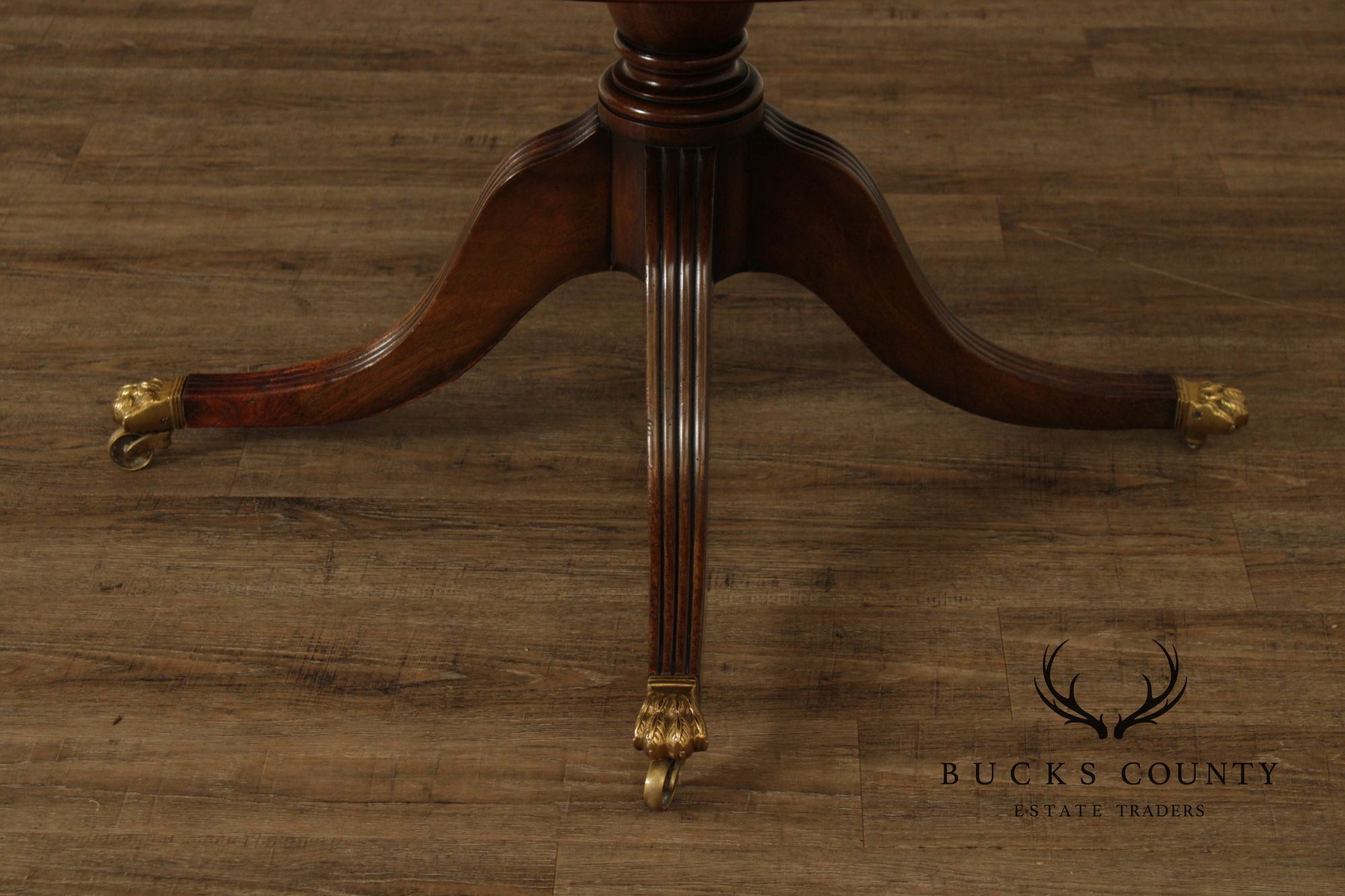 English Regency Style Antique Mahogany Round Pedestal Dining Table With Leaf