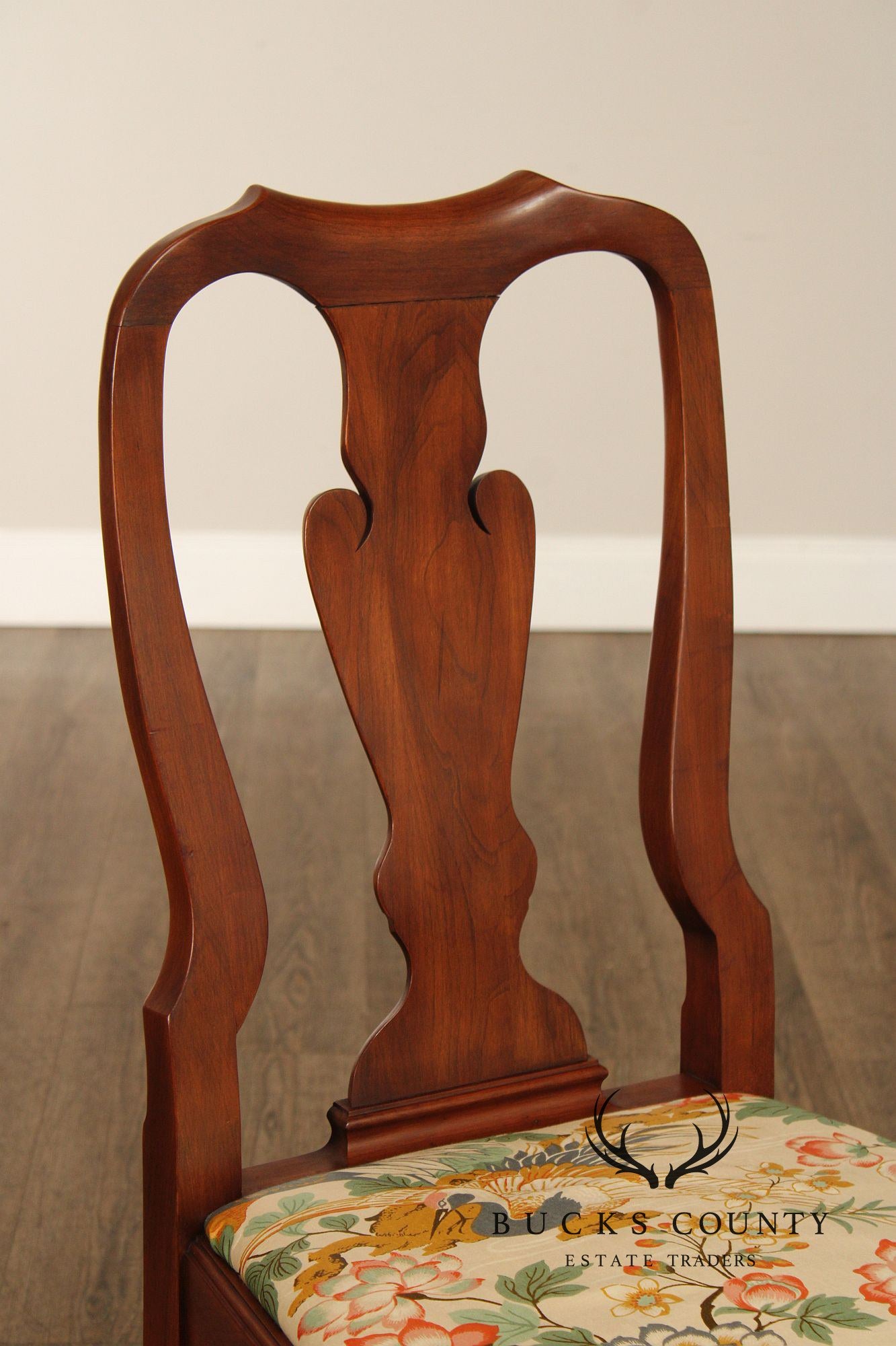 Henkel Harris Queen Anne Style Vintage Set of Five Cherry Dining Chairs