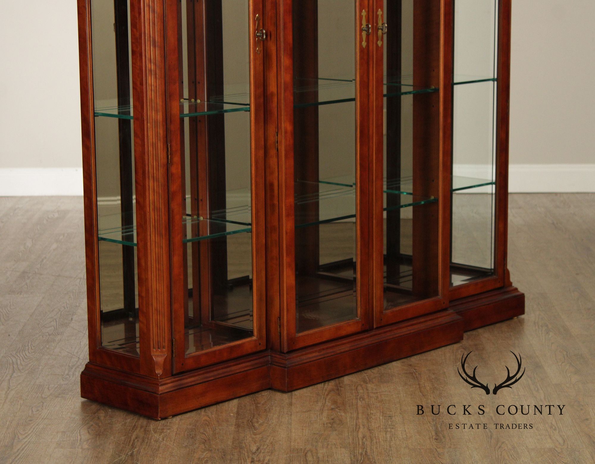 Henredon Georgian Style Large Four Door Curio Display Cabinet