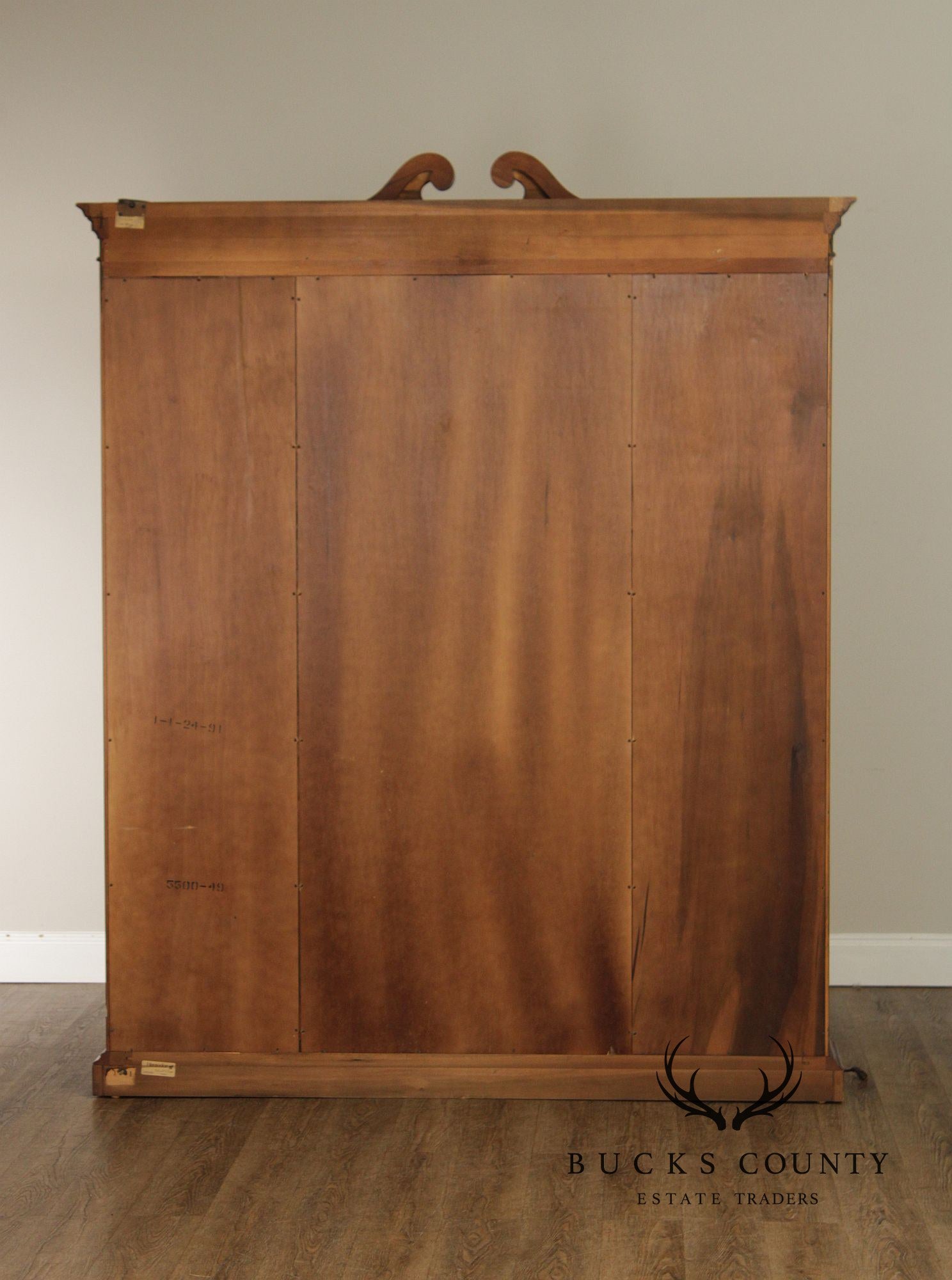 Henredon Georgian Style Large Four Door Curio Display Cabinet