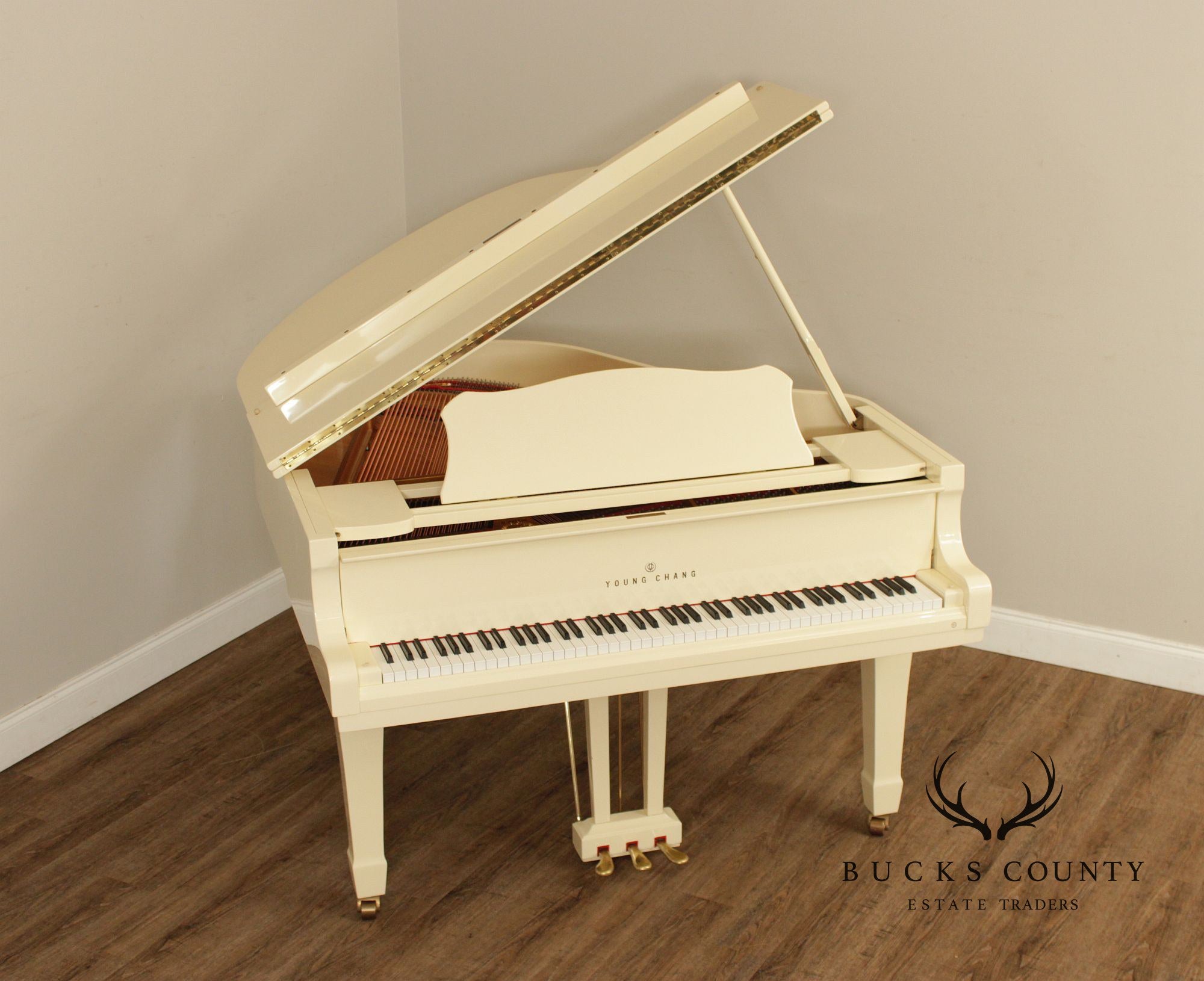 Young Chang G-157 White Baby Grand Piano With Bench