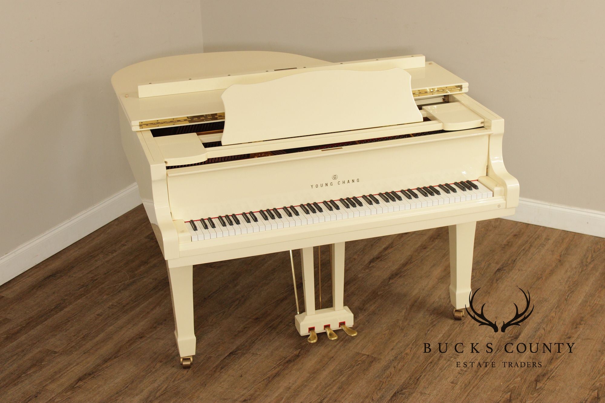 Young Chang G-157 White Baby Grand Piano With Bench